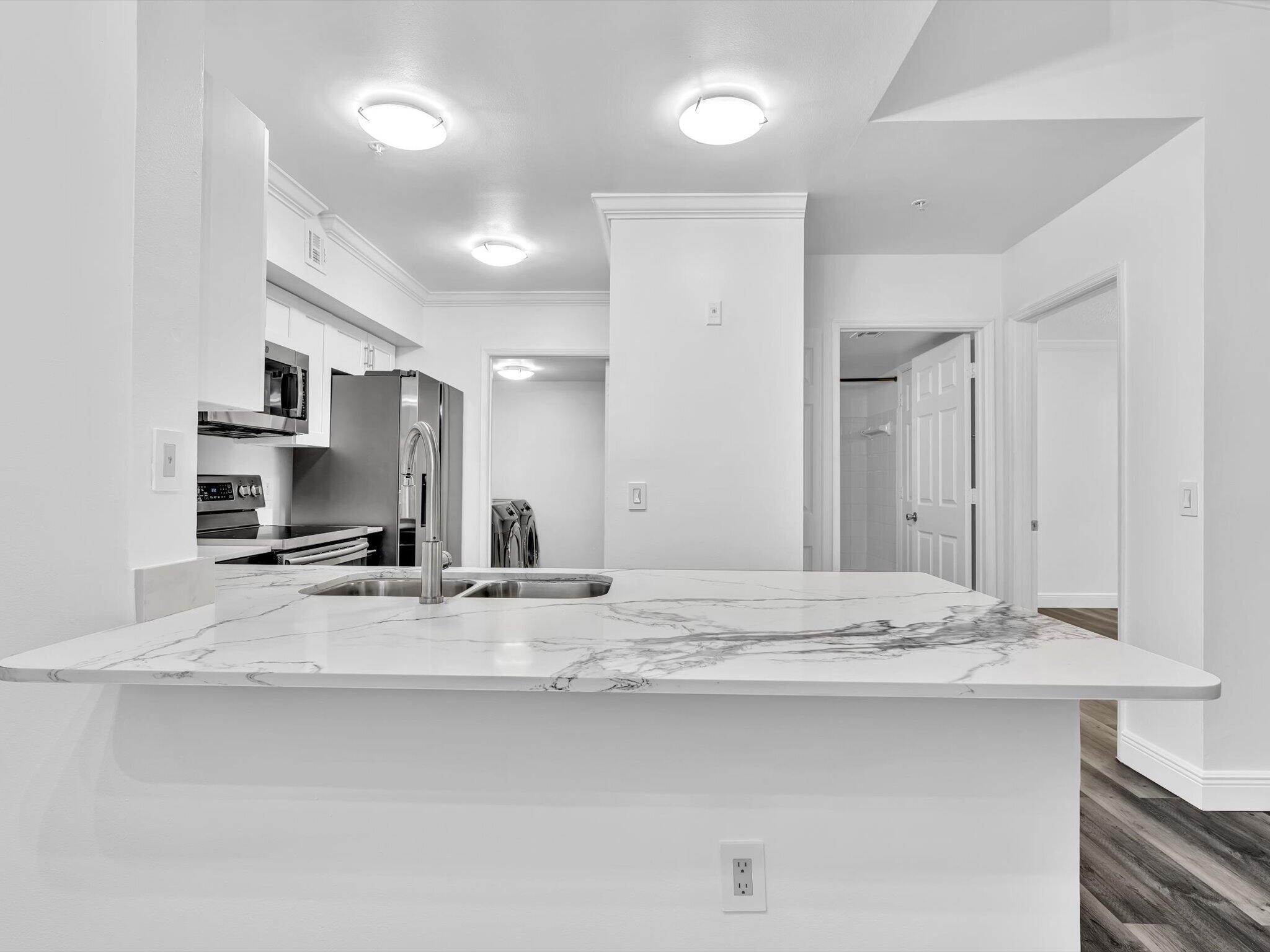 2433 Centergate #306, Miramar FL 33025