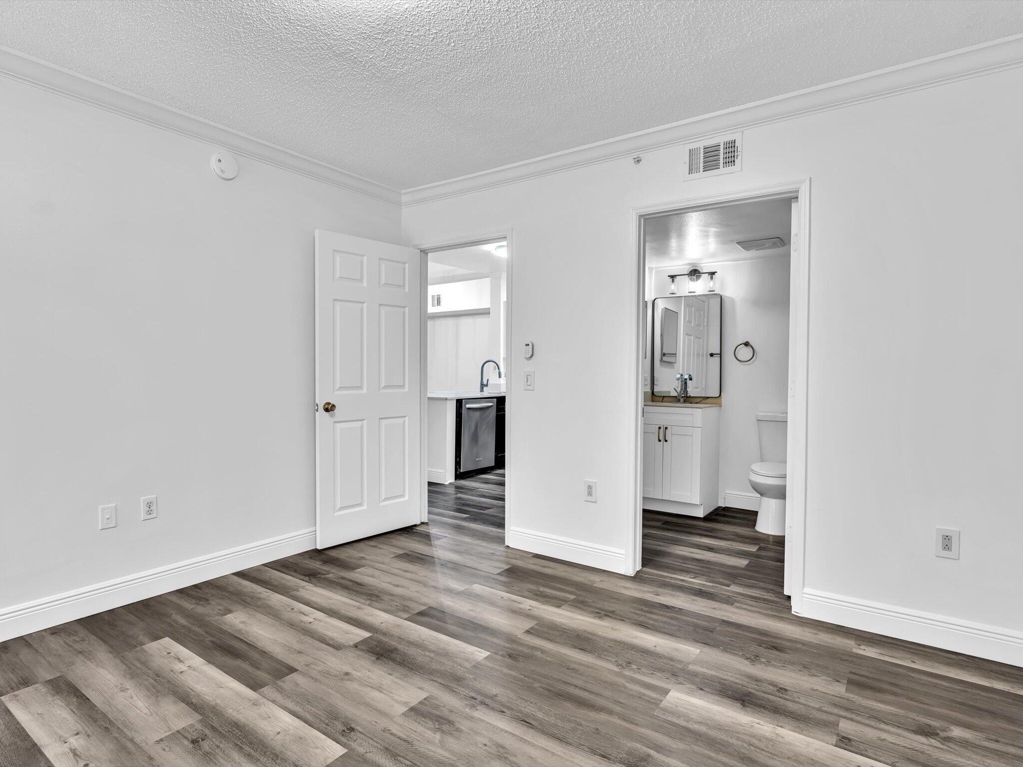 2433 Centergate #306, Miramar FL 33025