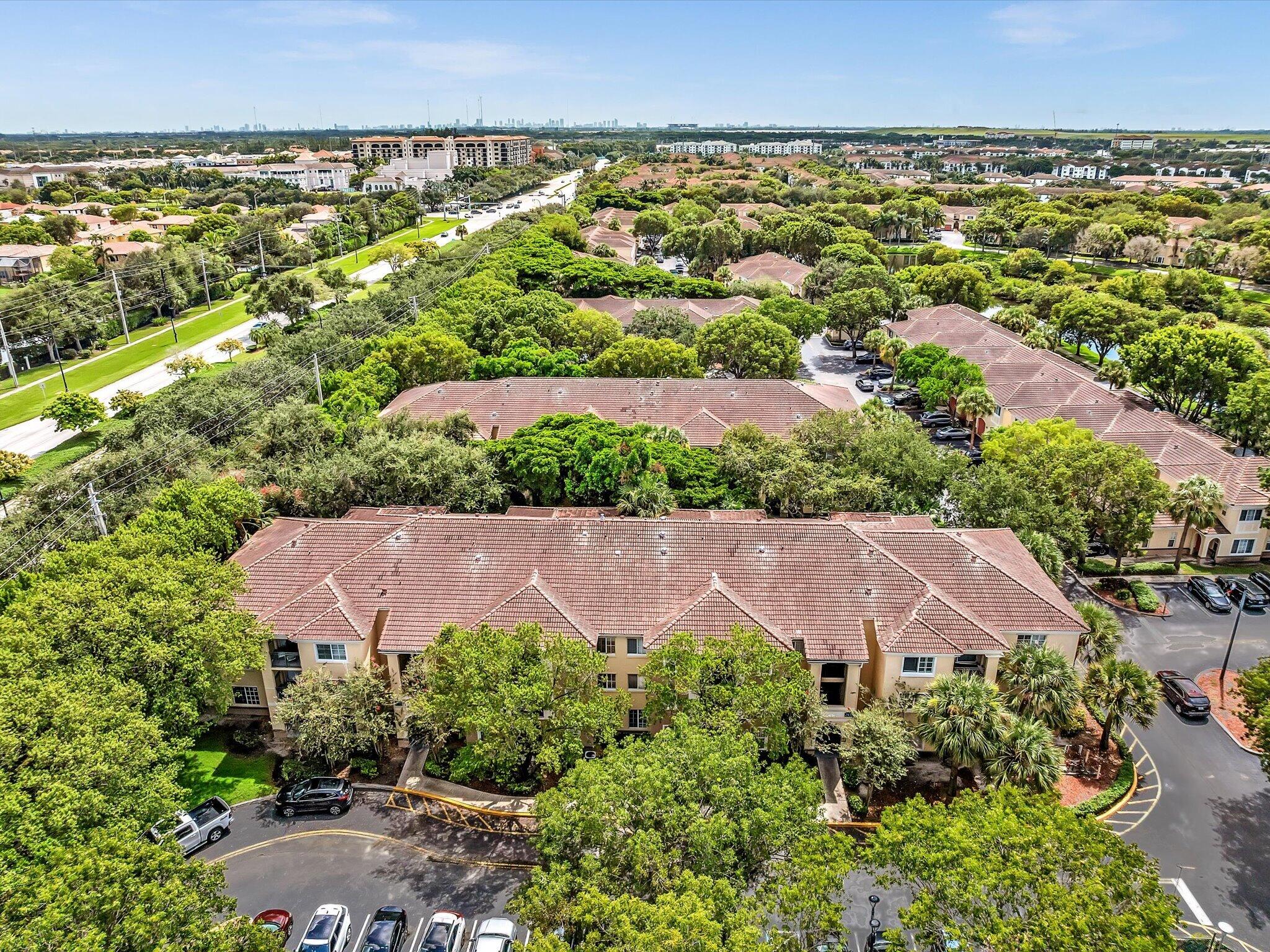 2433 Centergate #306, Miramar FL 33025