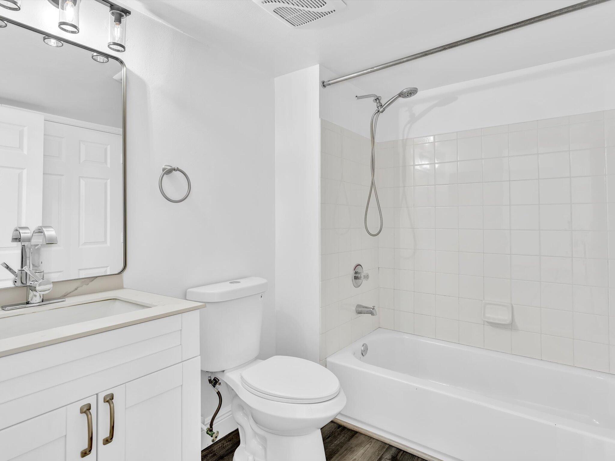 2433 Centergate #306, Miramar FL 33025