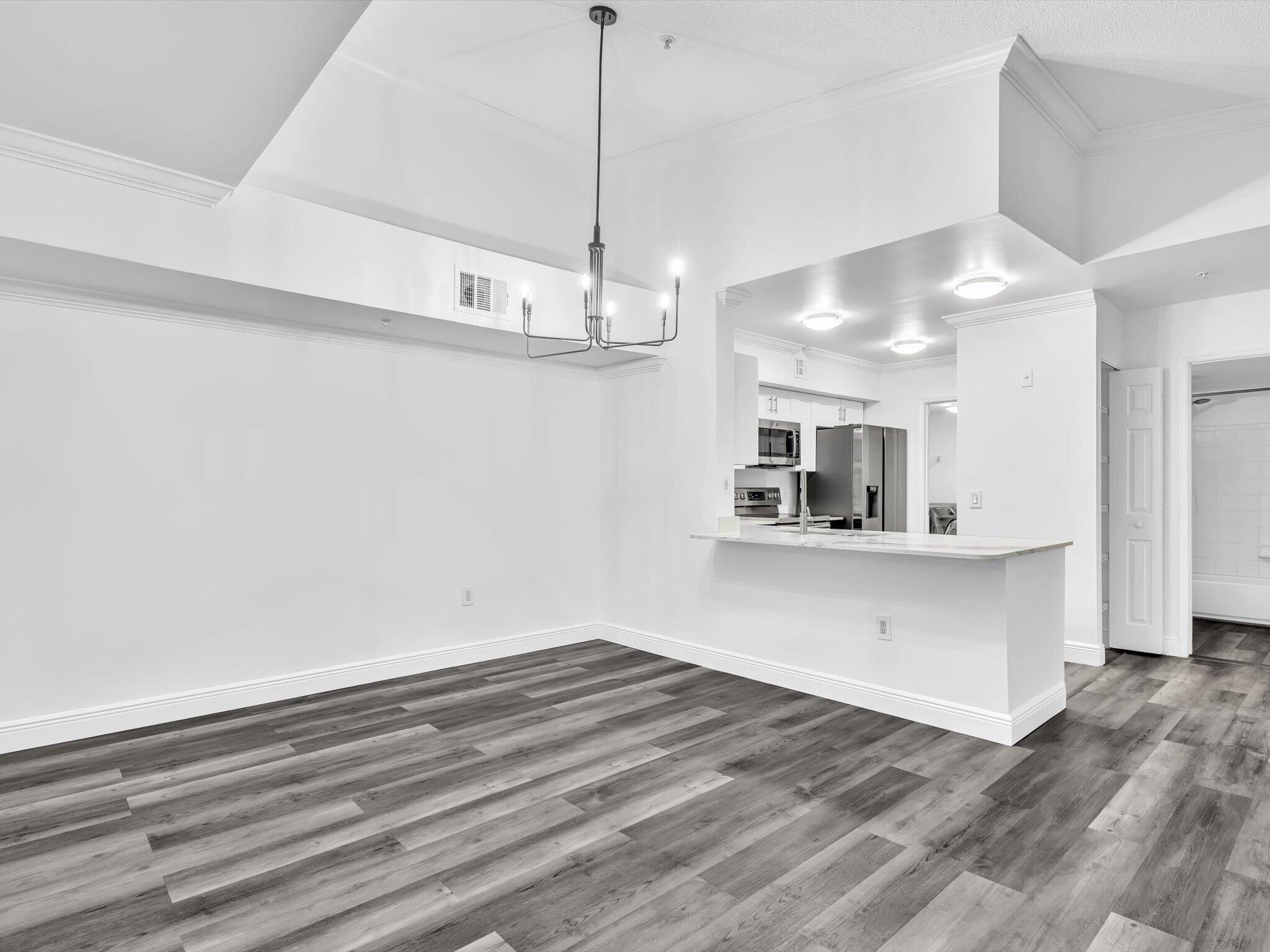 2433 Centergate #306, Miramar FL 33025