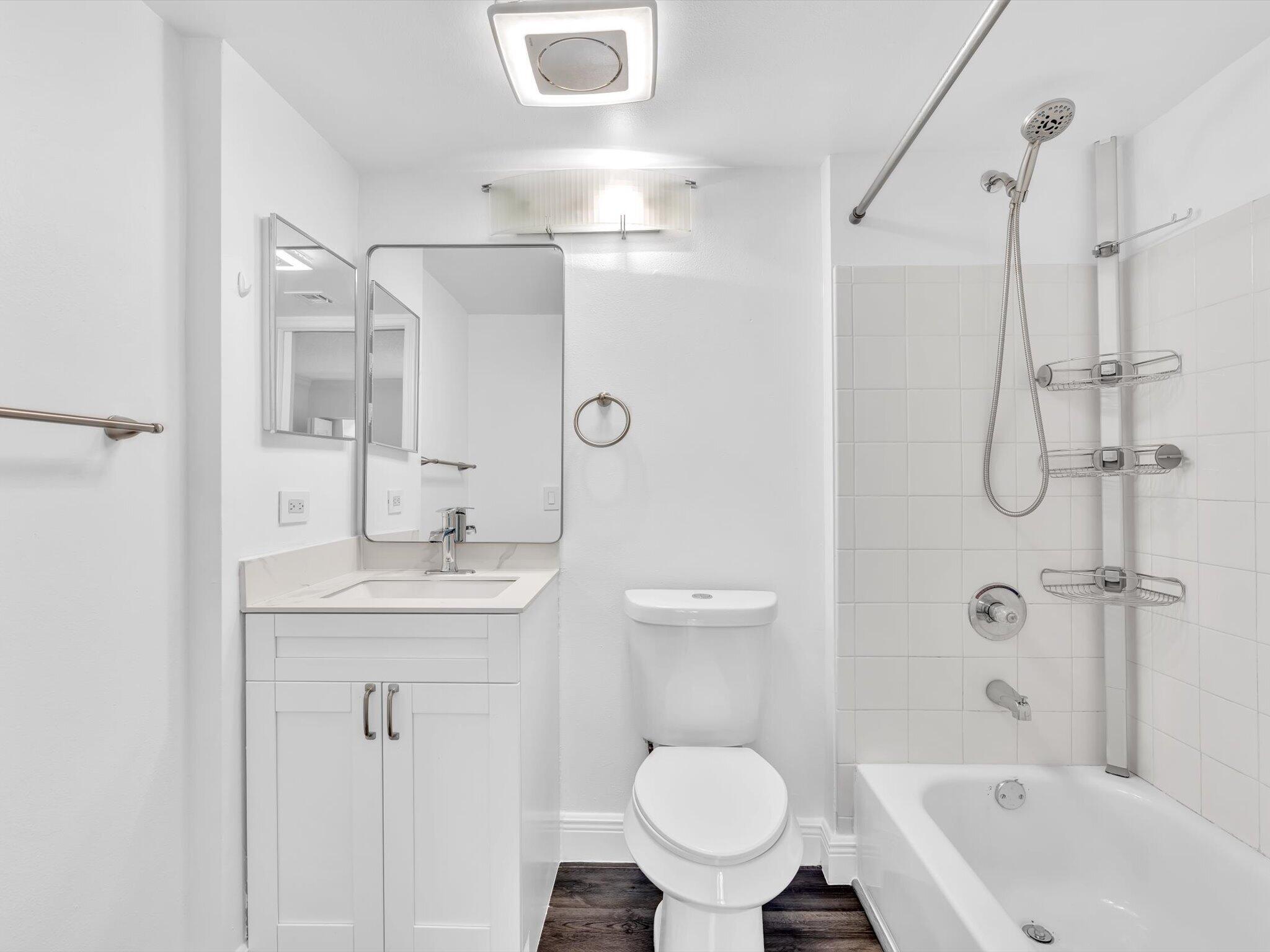 2433 Centergate #306, Miramar FL 33025