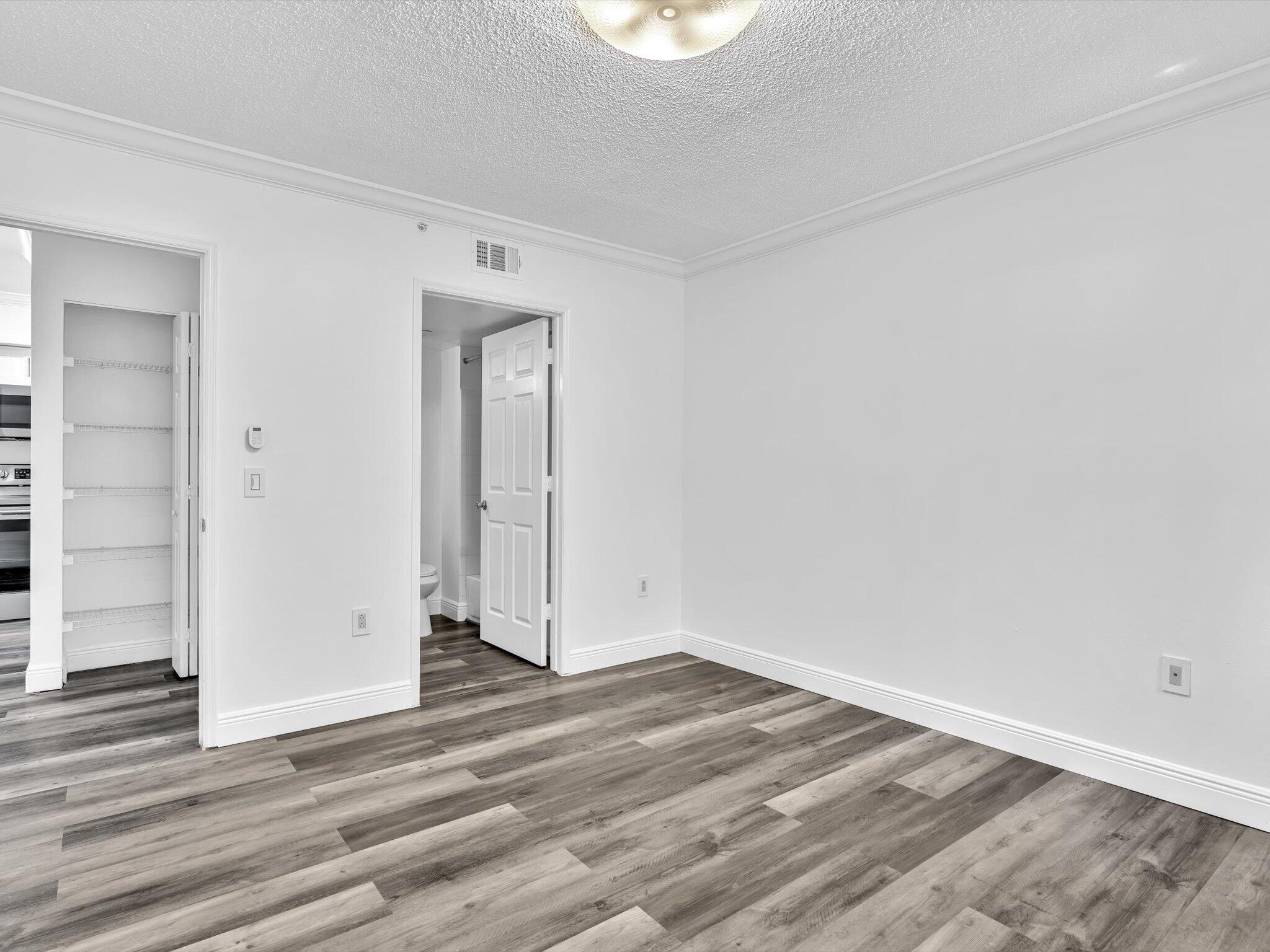 2433 Centergate #306, Miramar FL 33025