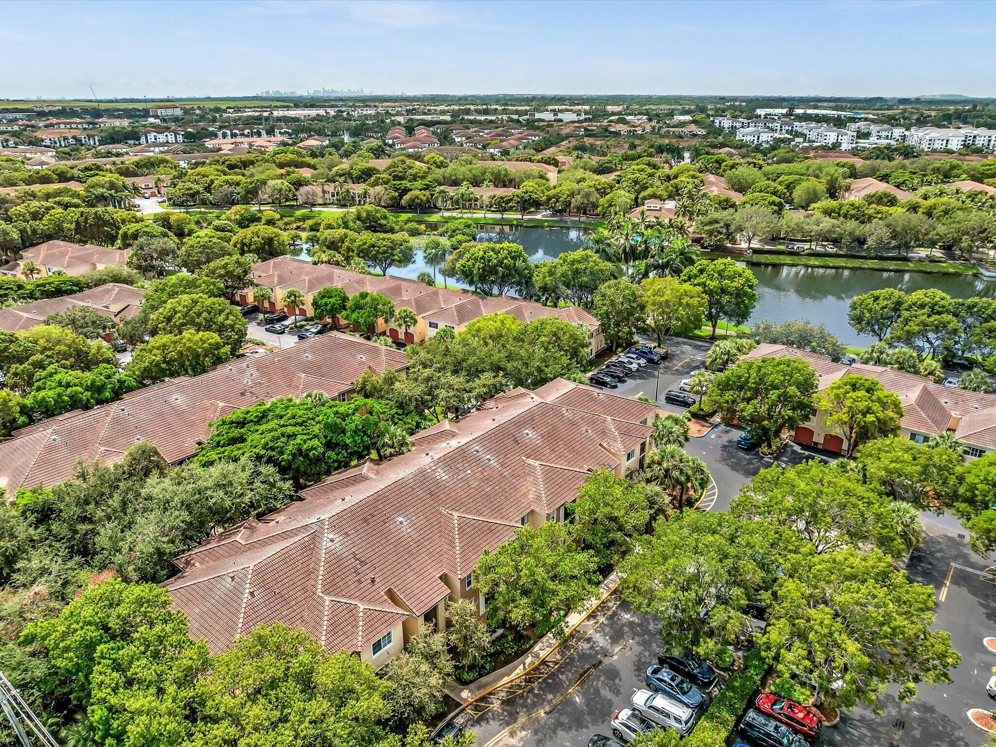 2433 Centergate #306, Miramar FL 33025