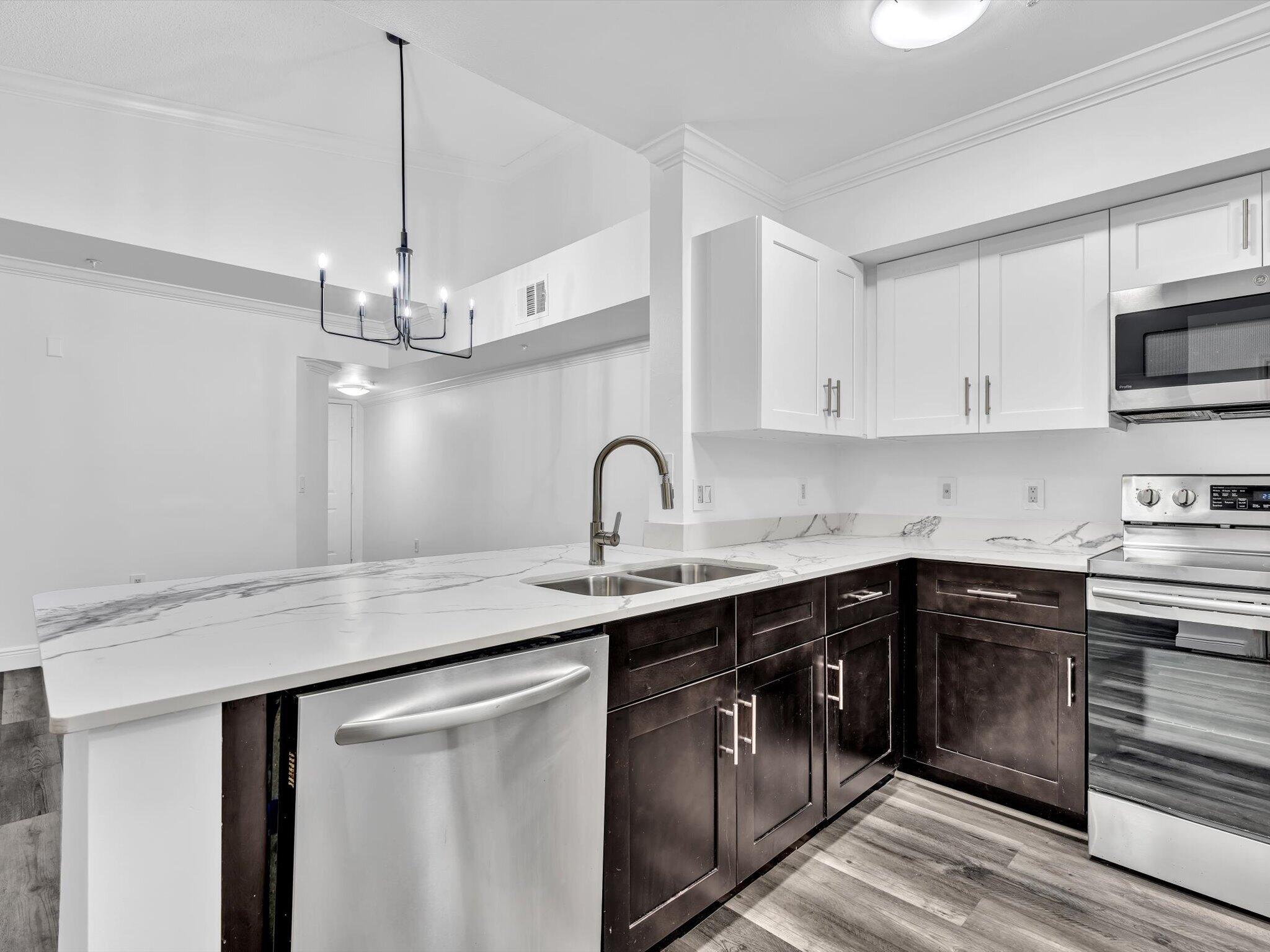 2433 Centergate #306, Miramar FL 33025