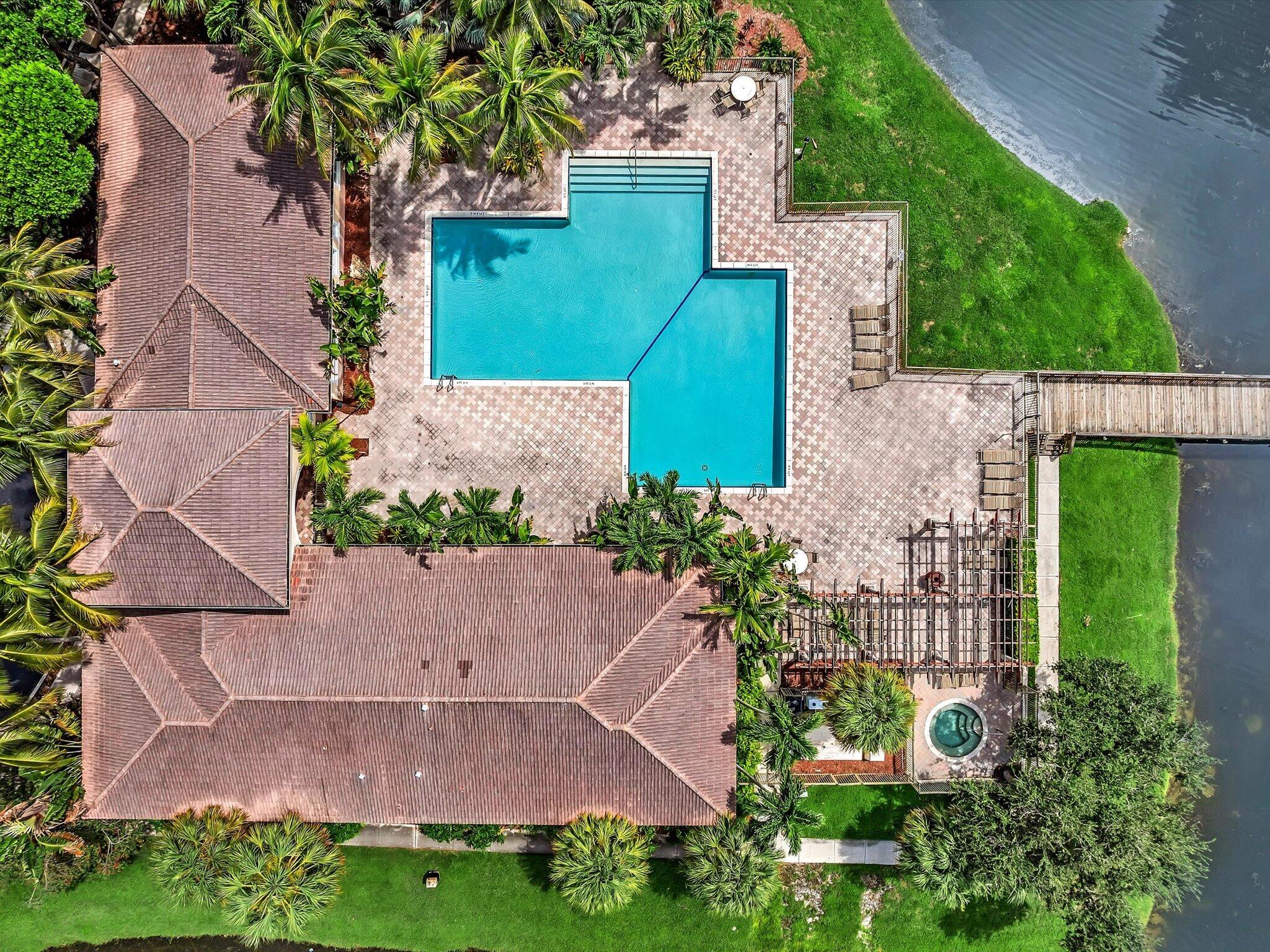 2433 Centergate #306, Miramar FL 33025