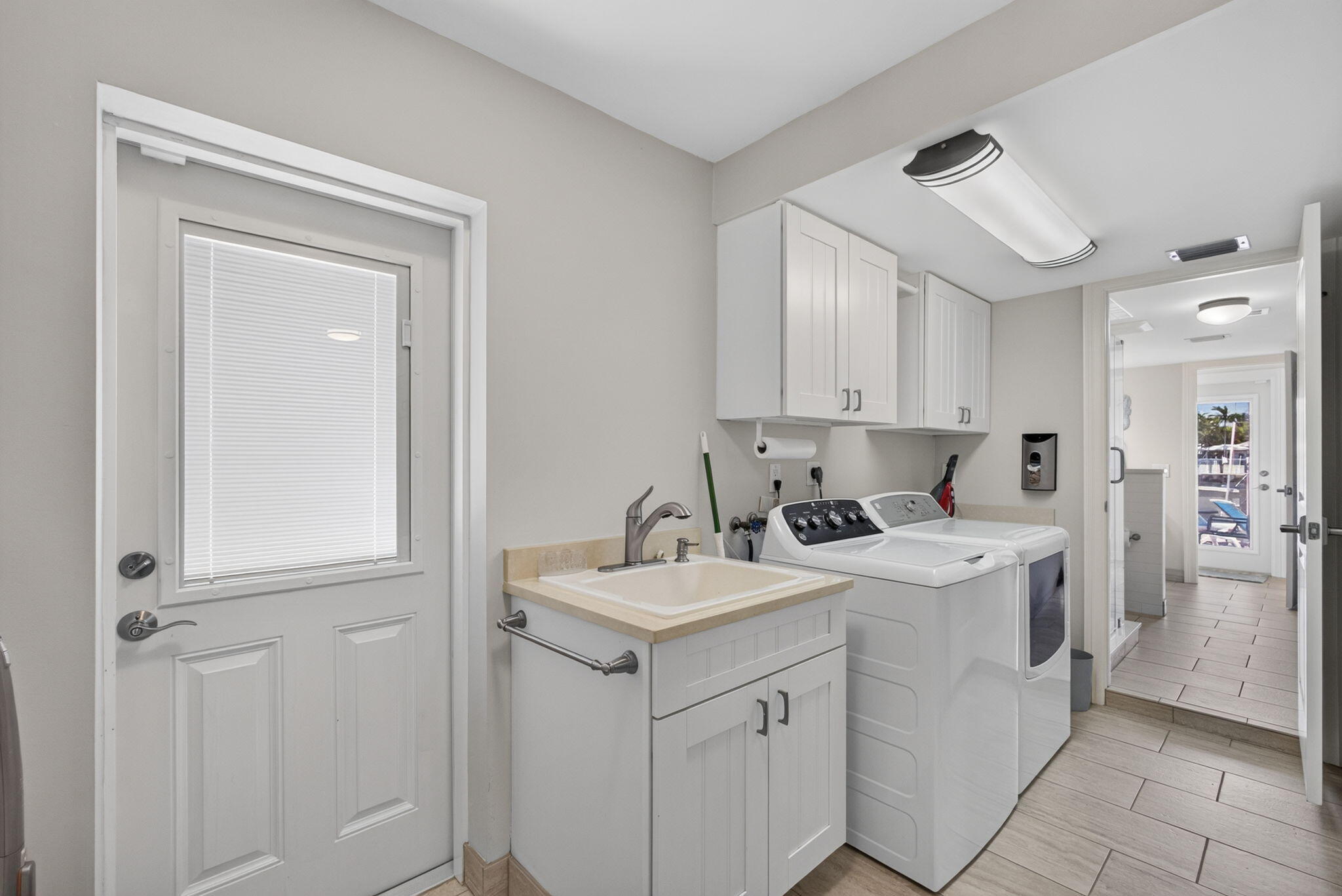 1180 Singer, Riviera Beach FL 33404