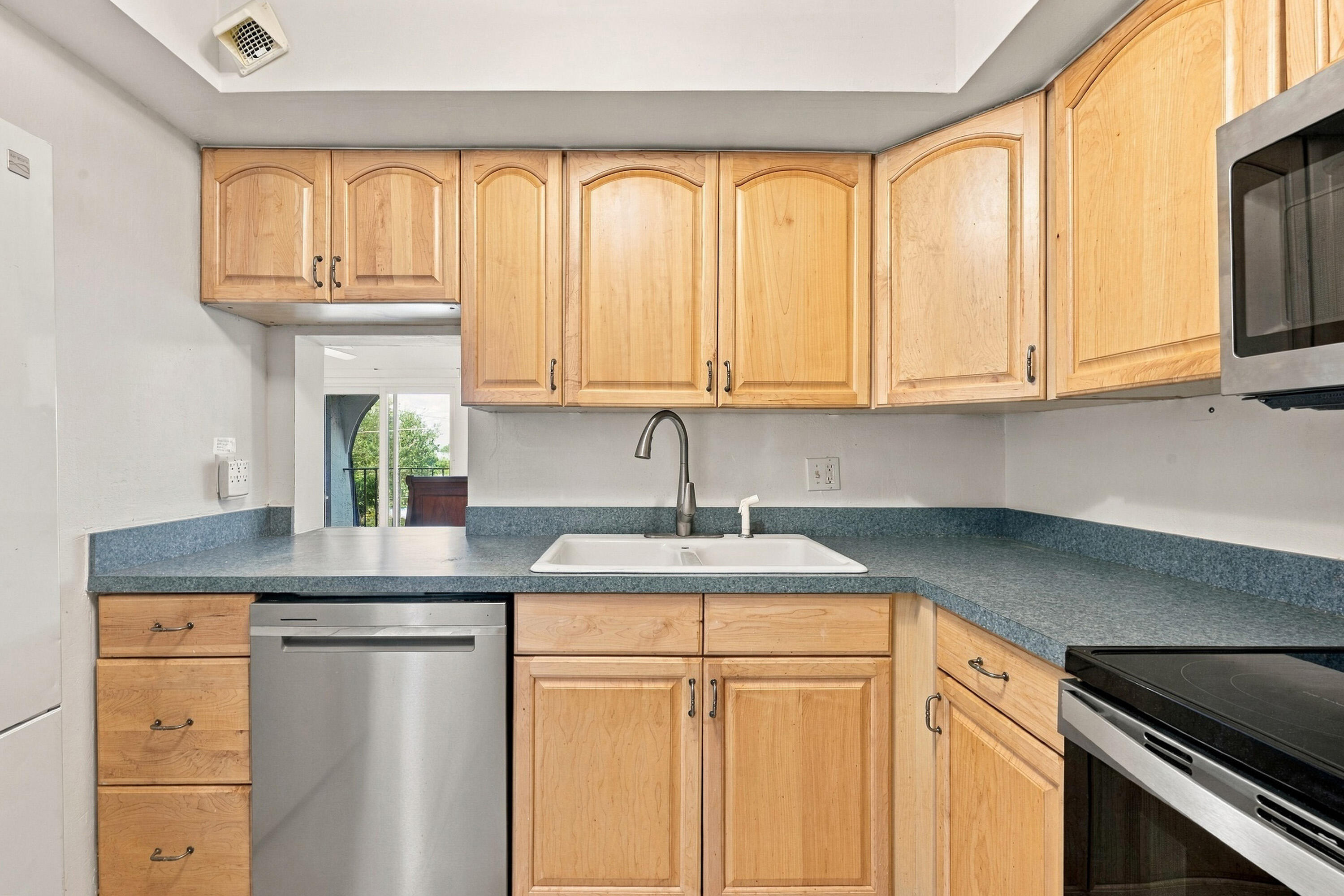 3909 N Ocean #410, Fort Lauderdale FL 33308
