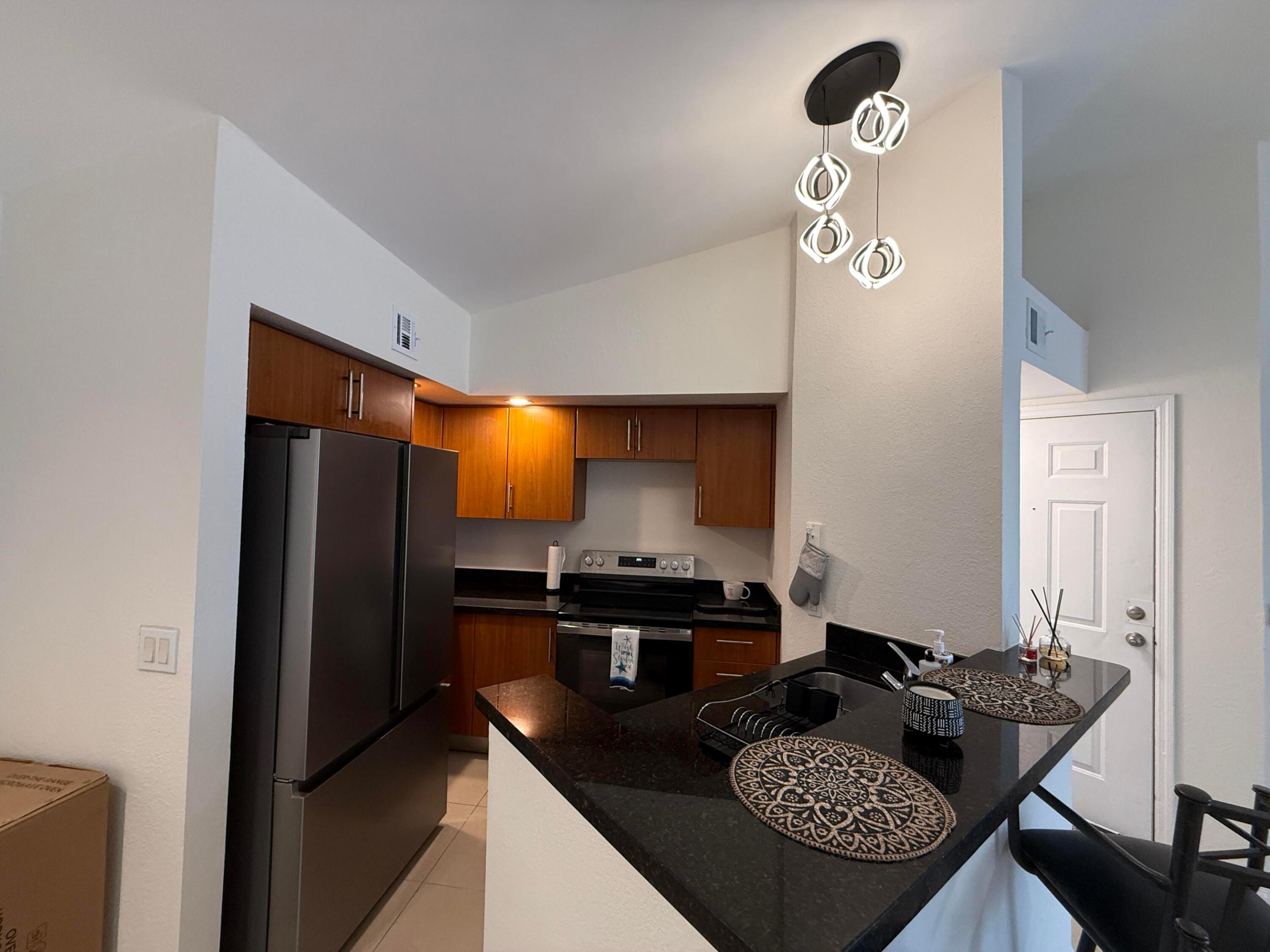 3410 PINEWALK #821, Margate FL 33063
