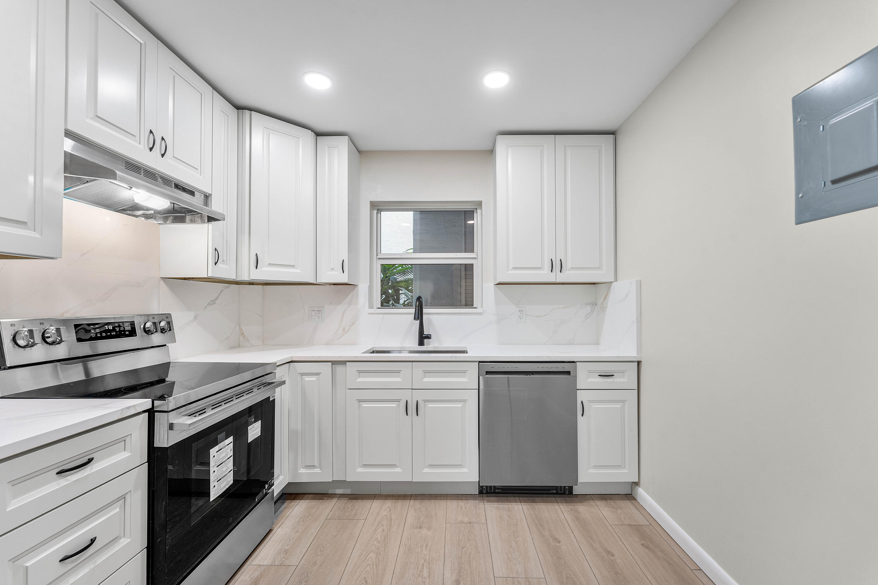 1212 SE 2ND #103, Fort Lauderdale FL 33301