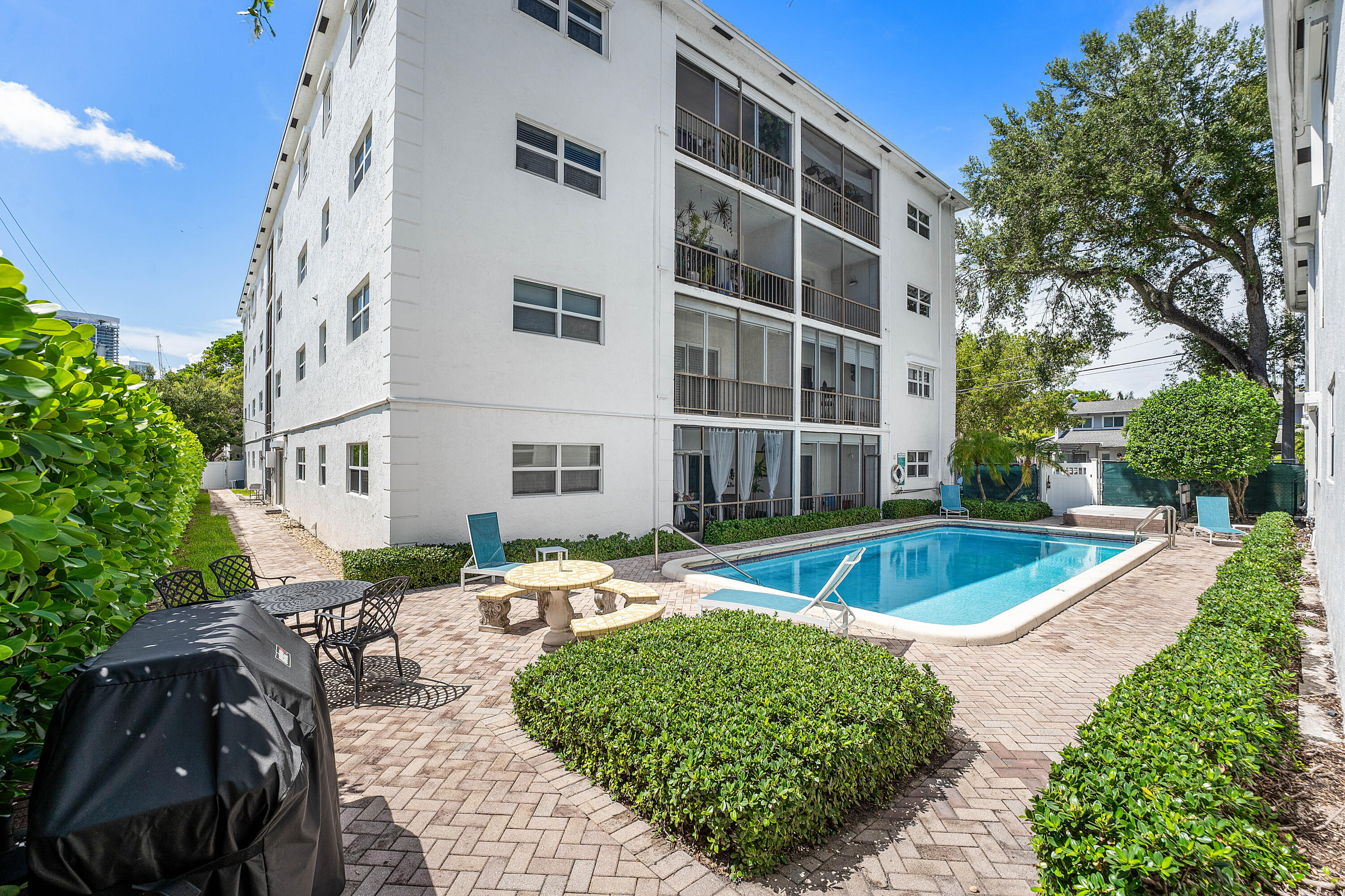 1212 SE 2ND #103, Fort Lauderdale FL 33301