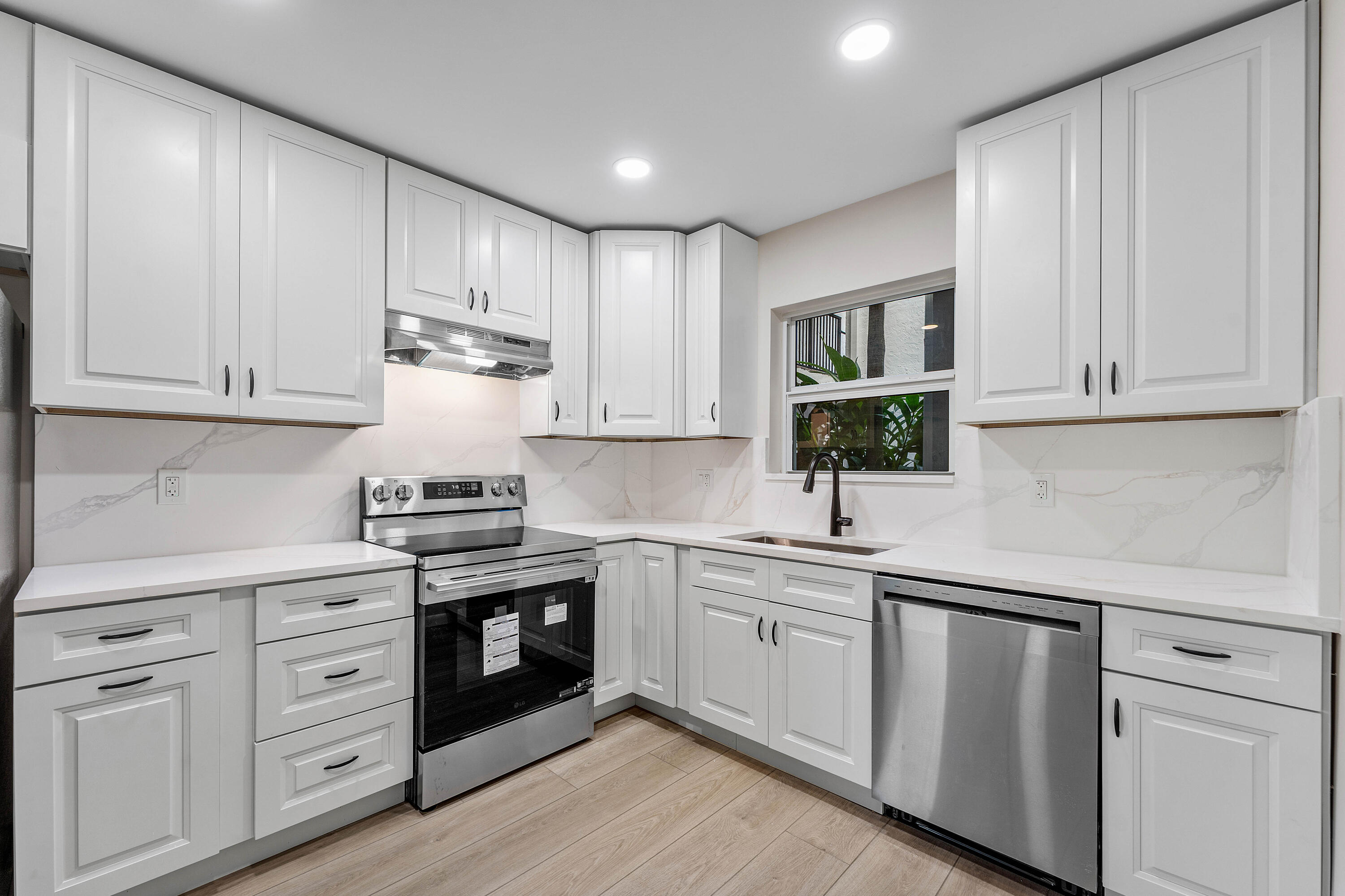 1212 SE 2ND #103, Fort Lauderdale FL 33301