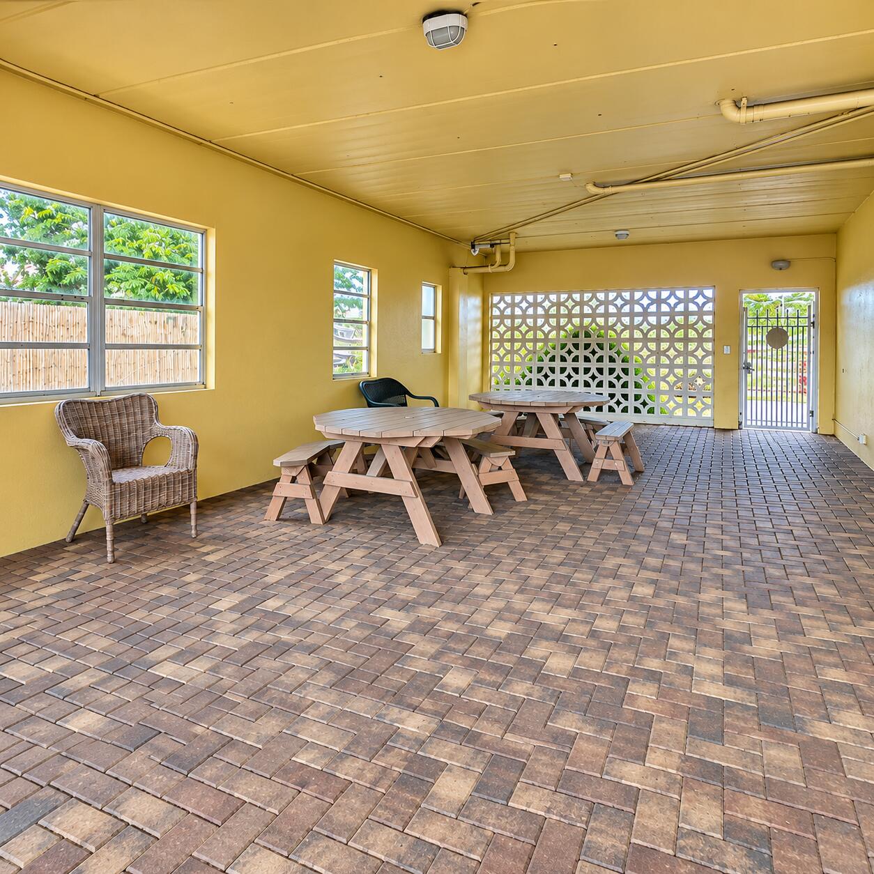 815 Middle River #110, Fort Lauderdale FL 33304