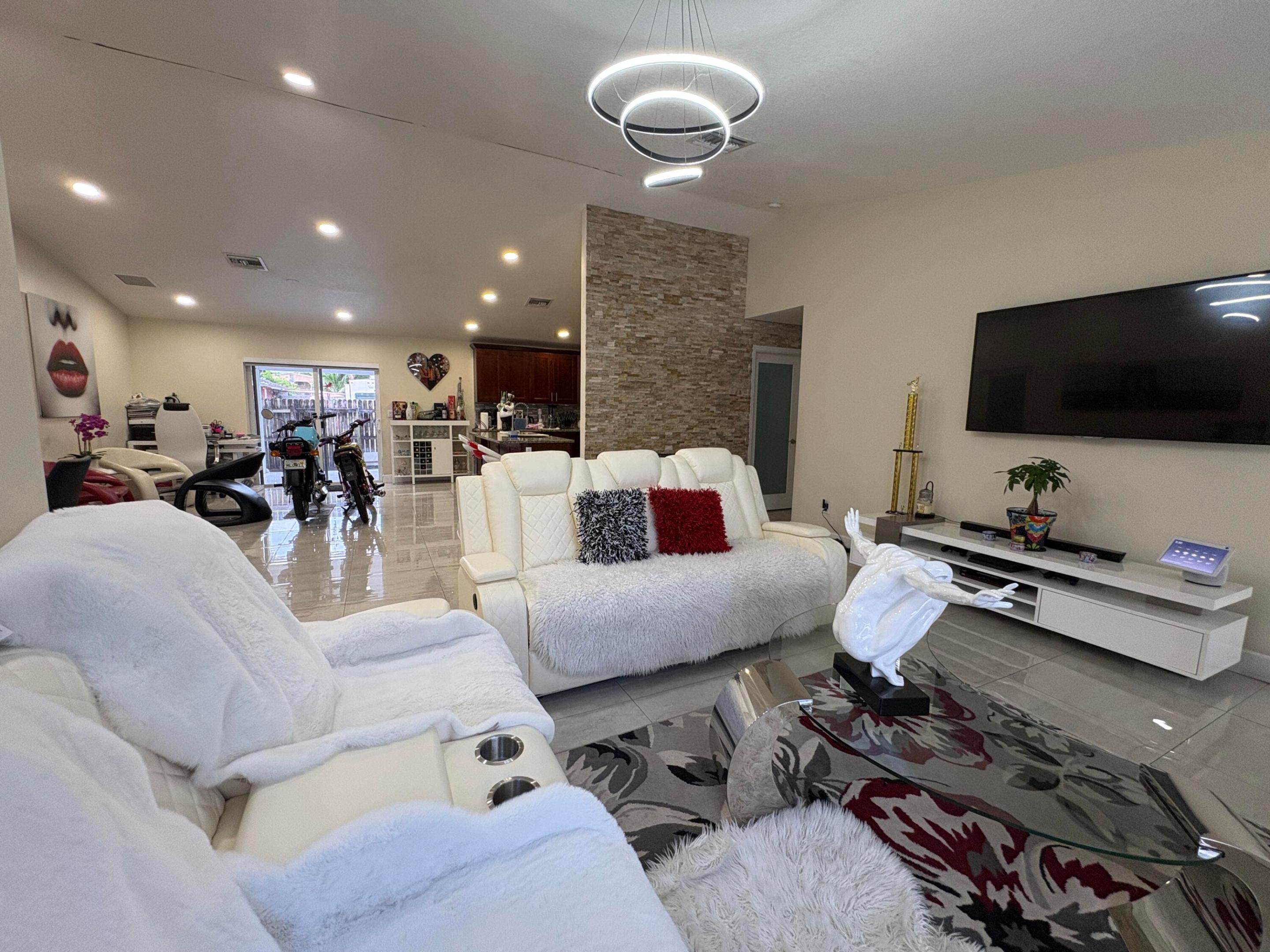 3941 TROPICAL, Palm Springs FL 33461