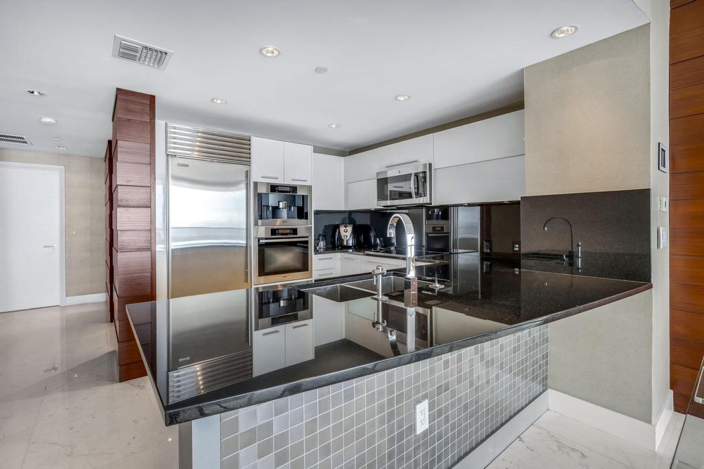 17121 Collins #2207, Sunny Isles Beach FL 33160