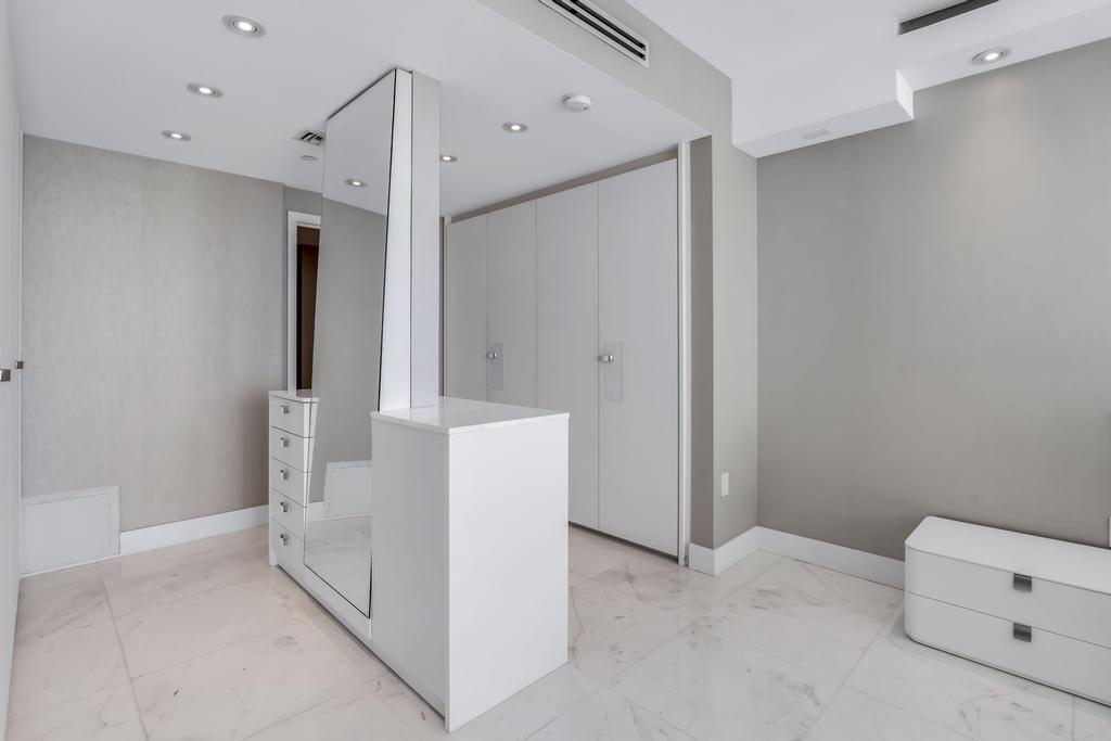 17121 Collins #2207, Sunny Isles Beach FL 33160
