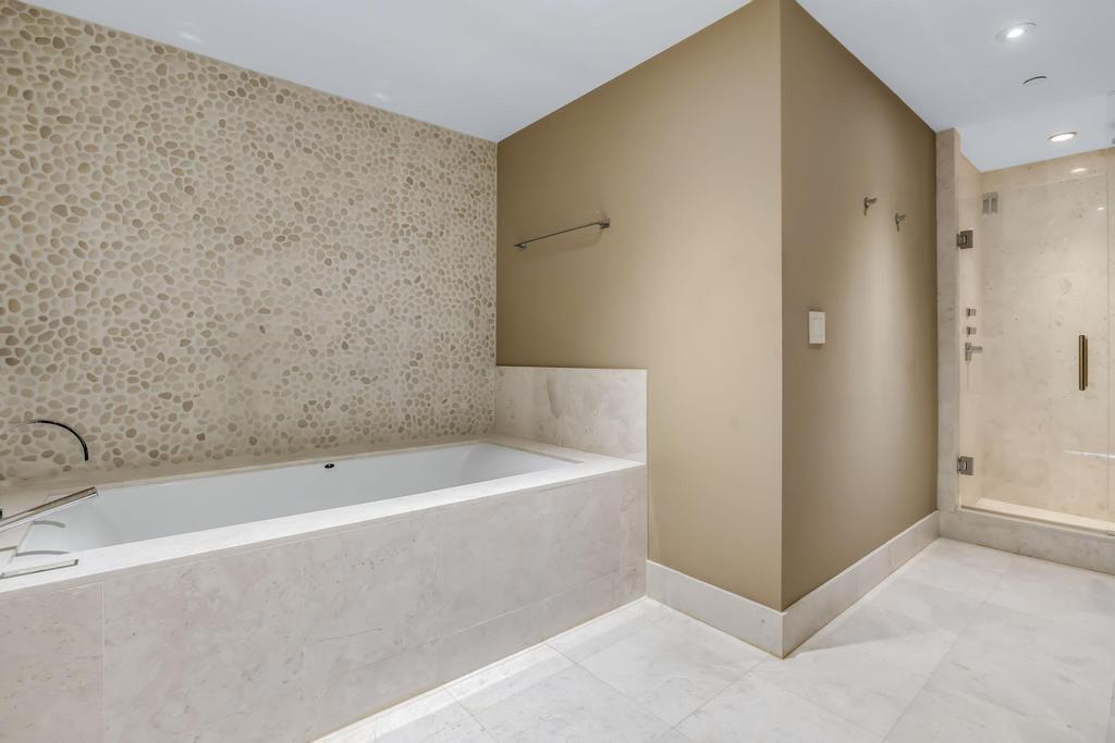 17121 Collins #2207, Sunny Isles Beach FL 33160