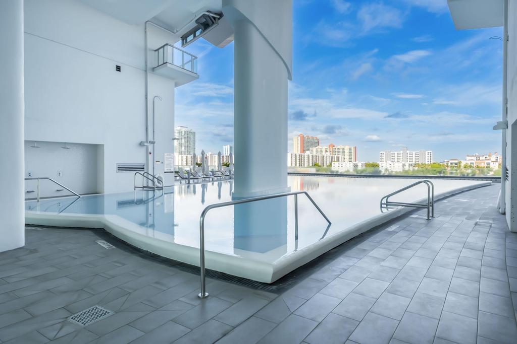 17121 Collins #2207, Sunny Isles Beach FL 33160