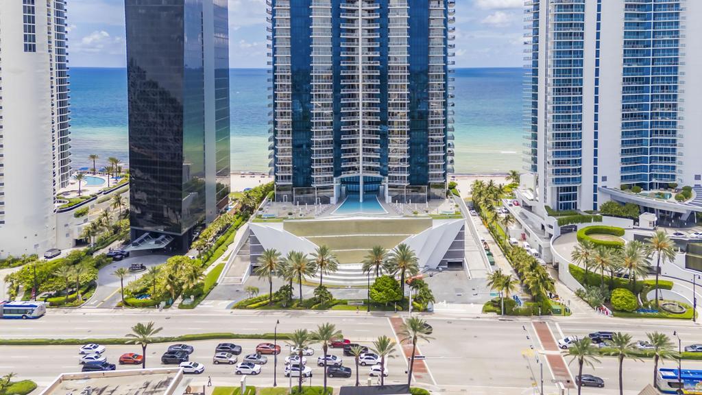 17121 Collins #2207, Sunny Isles Beach FL 33160