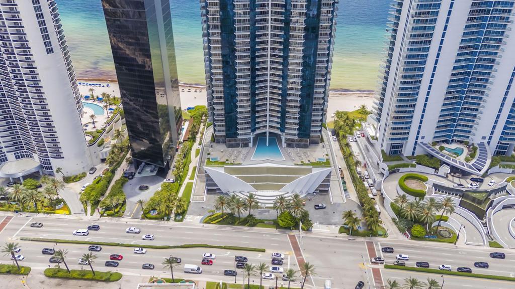 17121 Collins #2207, Sunny Isles Beach FL 33160
