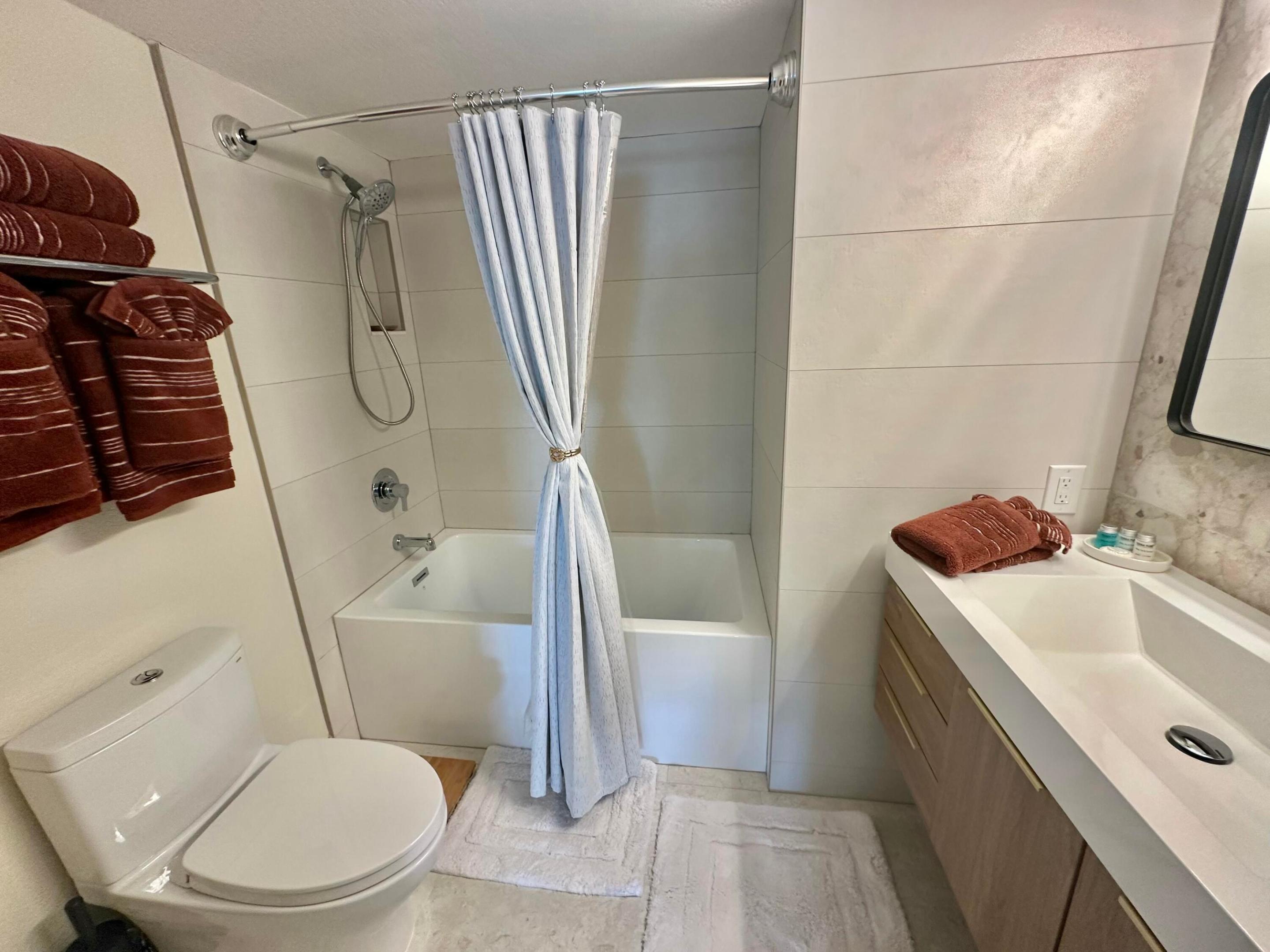 167 YACHT CLUB #204, Hypoluxo FL 33462