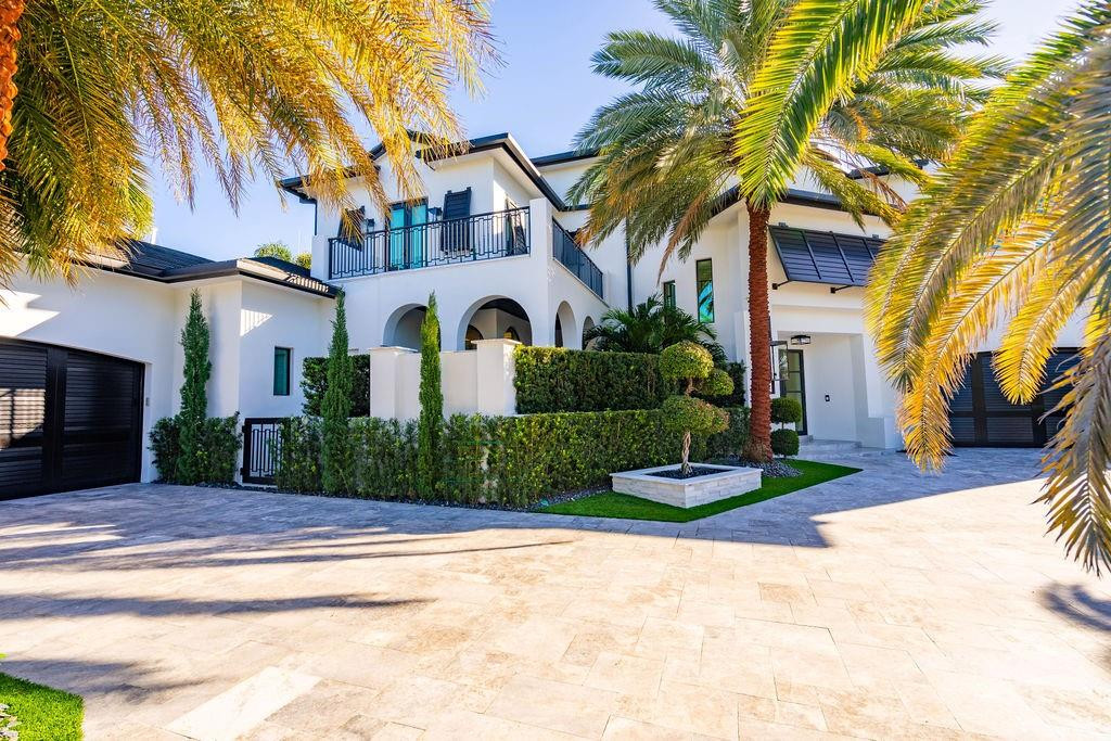 2457 NE 26TH, Lighthouse Point FL 33064