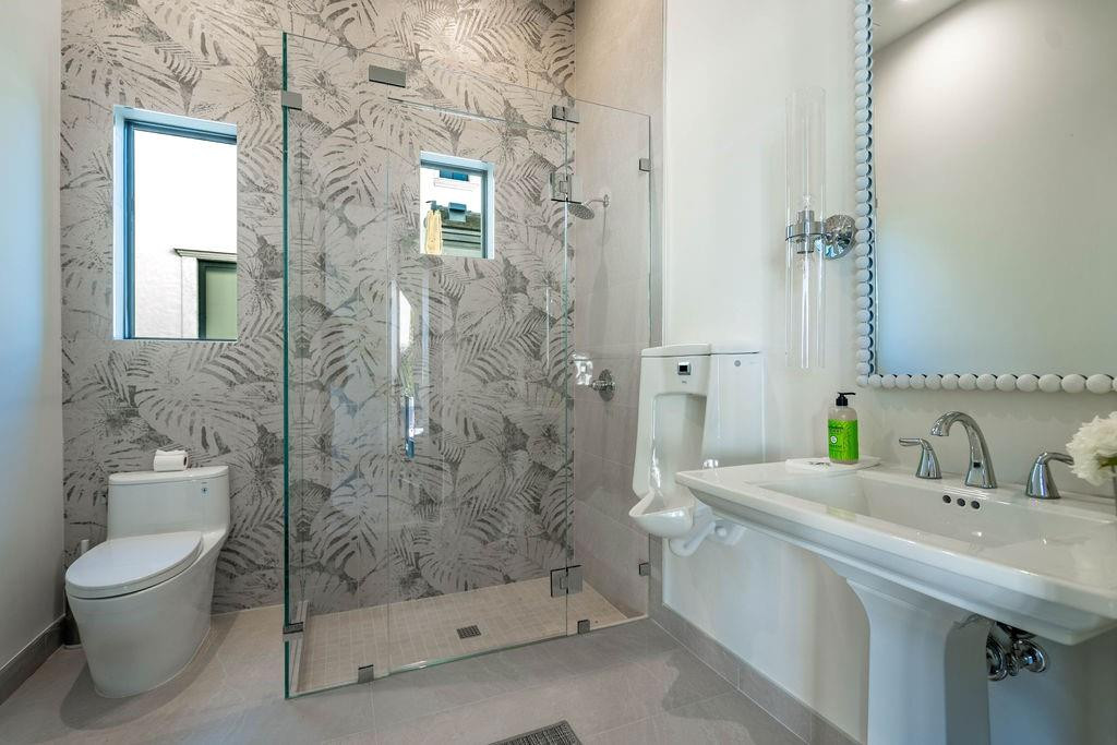 2457 NE 26TH, Lighthouse Point FL 33064