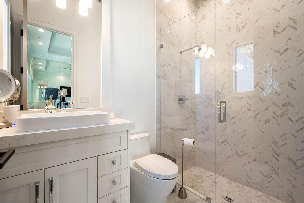 2457 NE 26TH, Lighthouse Point FL 33064