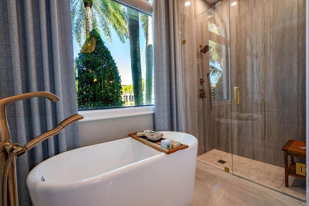2457 NE 26TH, Lighthouse Point FL 33064
