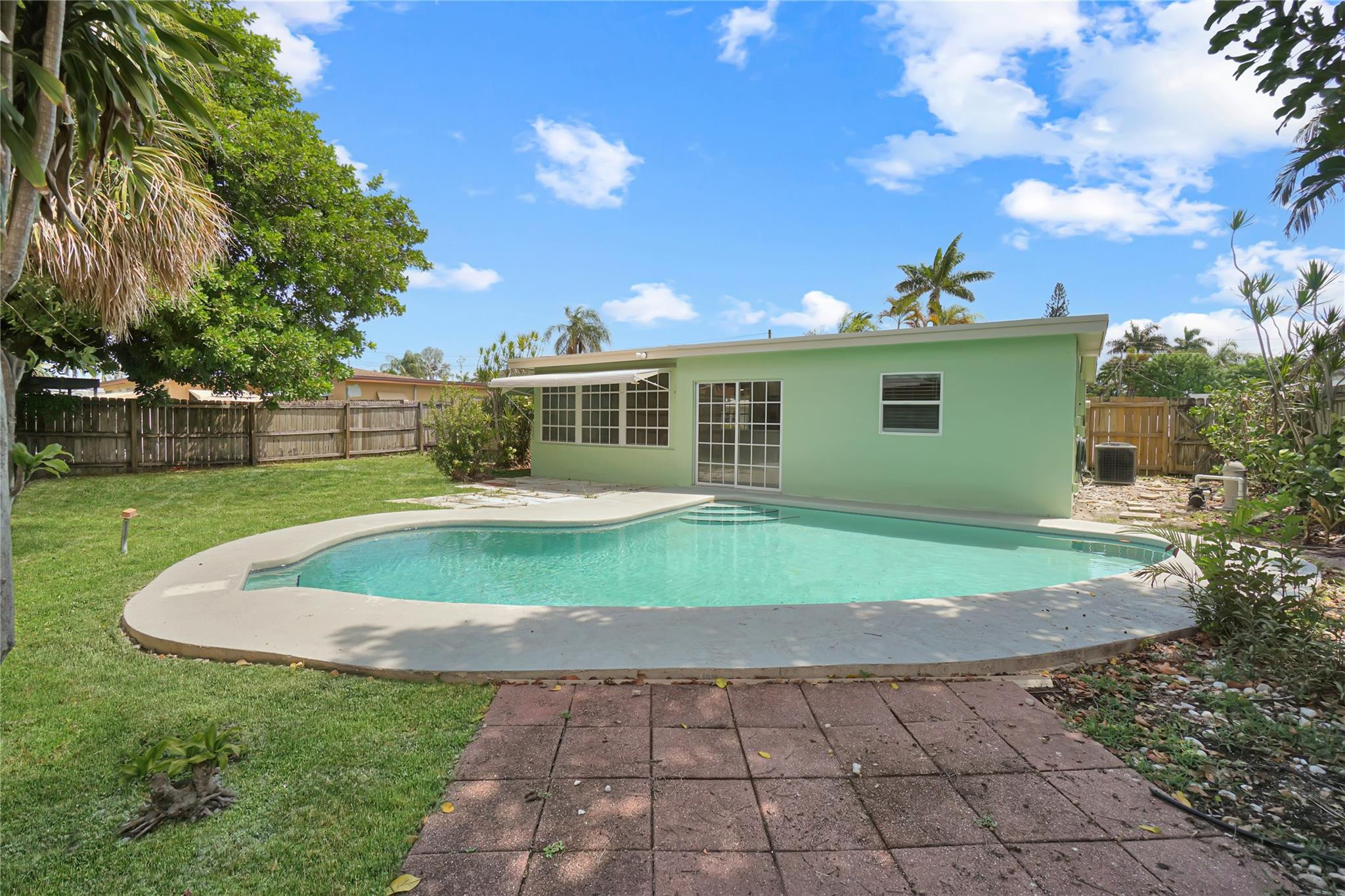 917 SE 15th, Deerfield Beach FL 33441