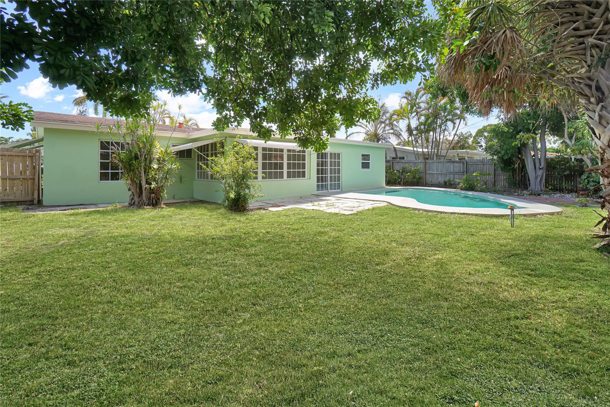 917 SE 15th, Deerfield Beach FL 33441