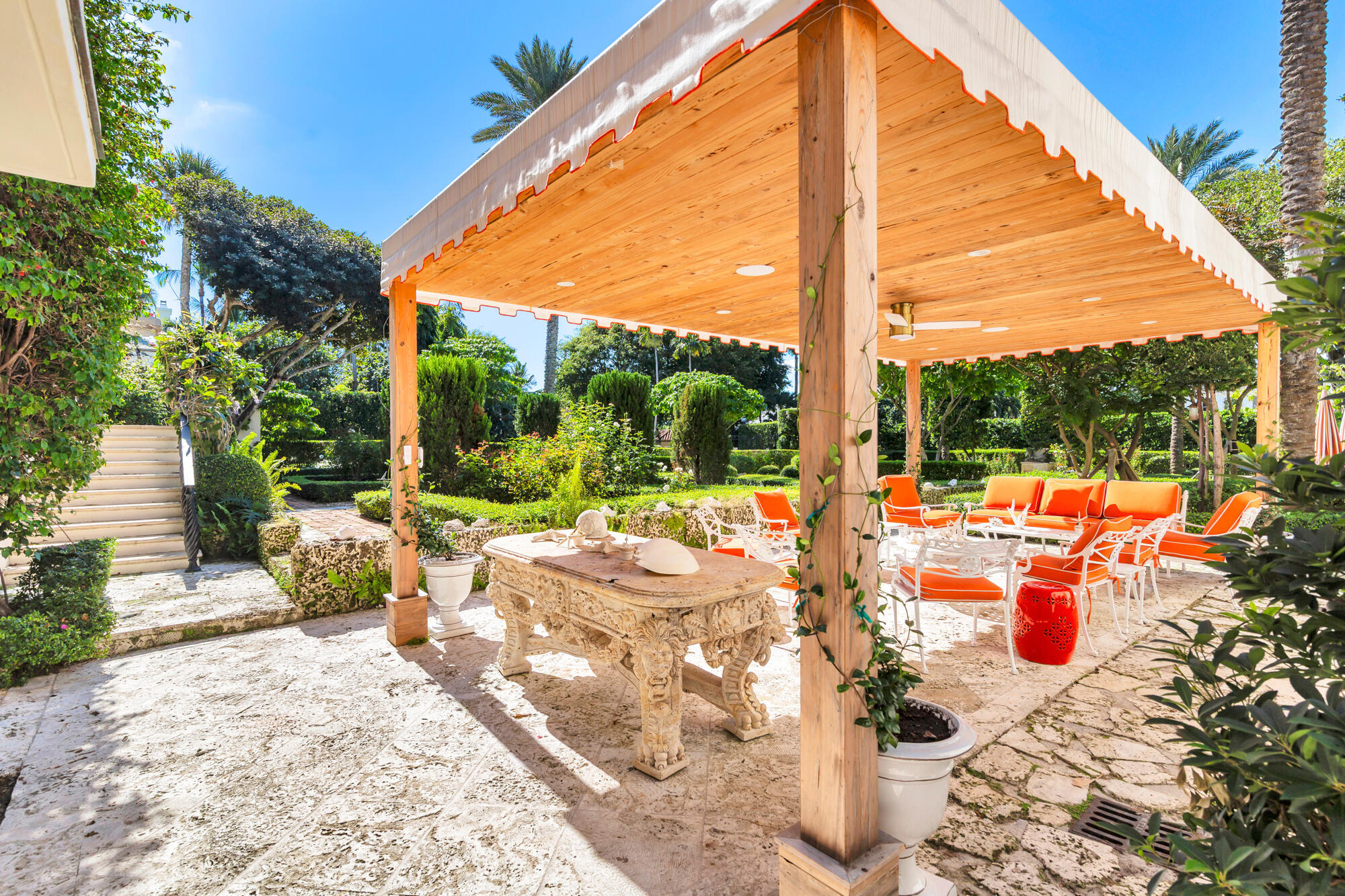 111 Via Del Lago, Palm Beach FL 33480