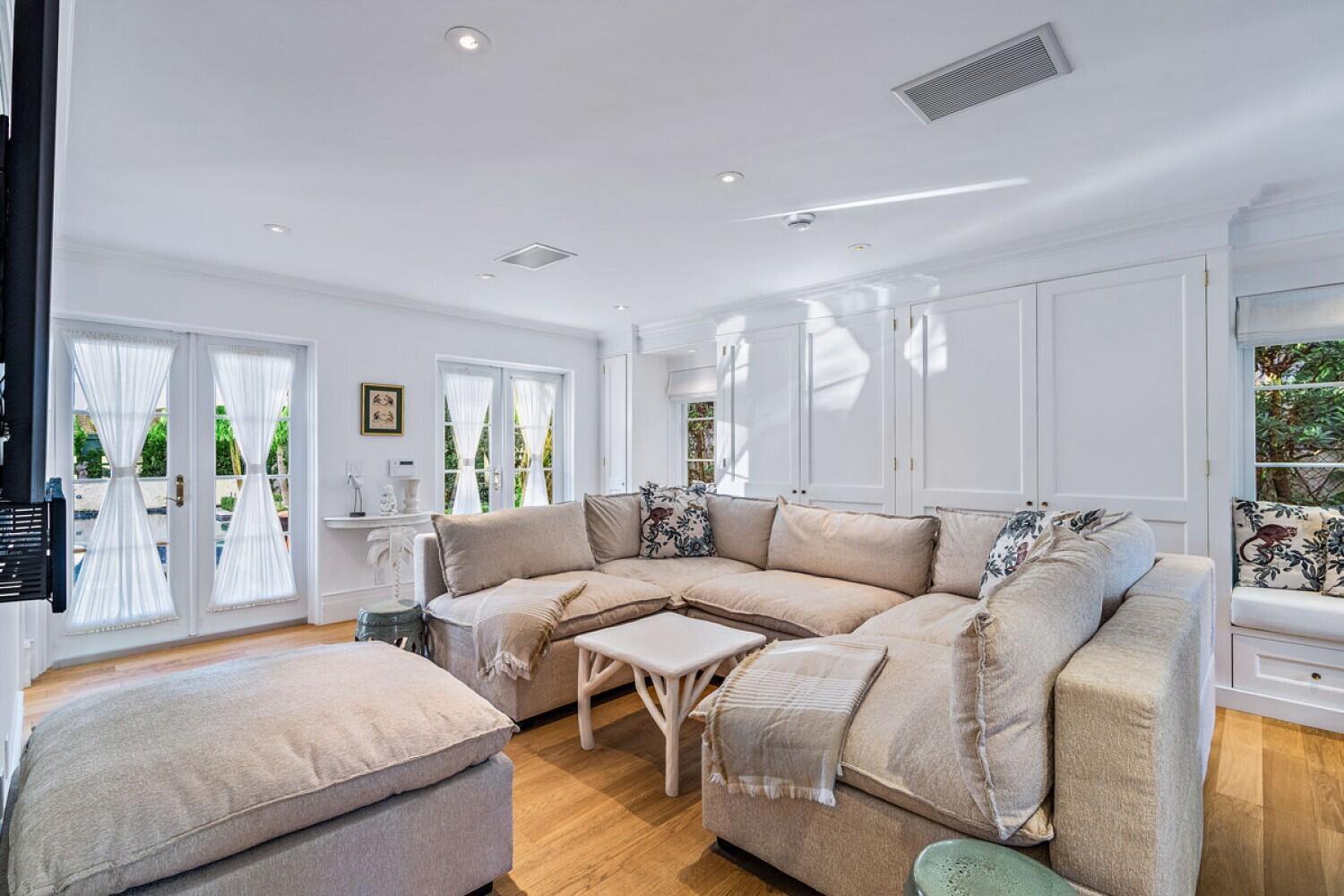 111 Via Del Lago, Palm Beach FL 33480