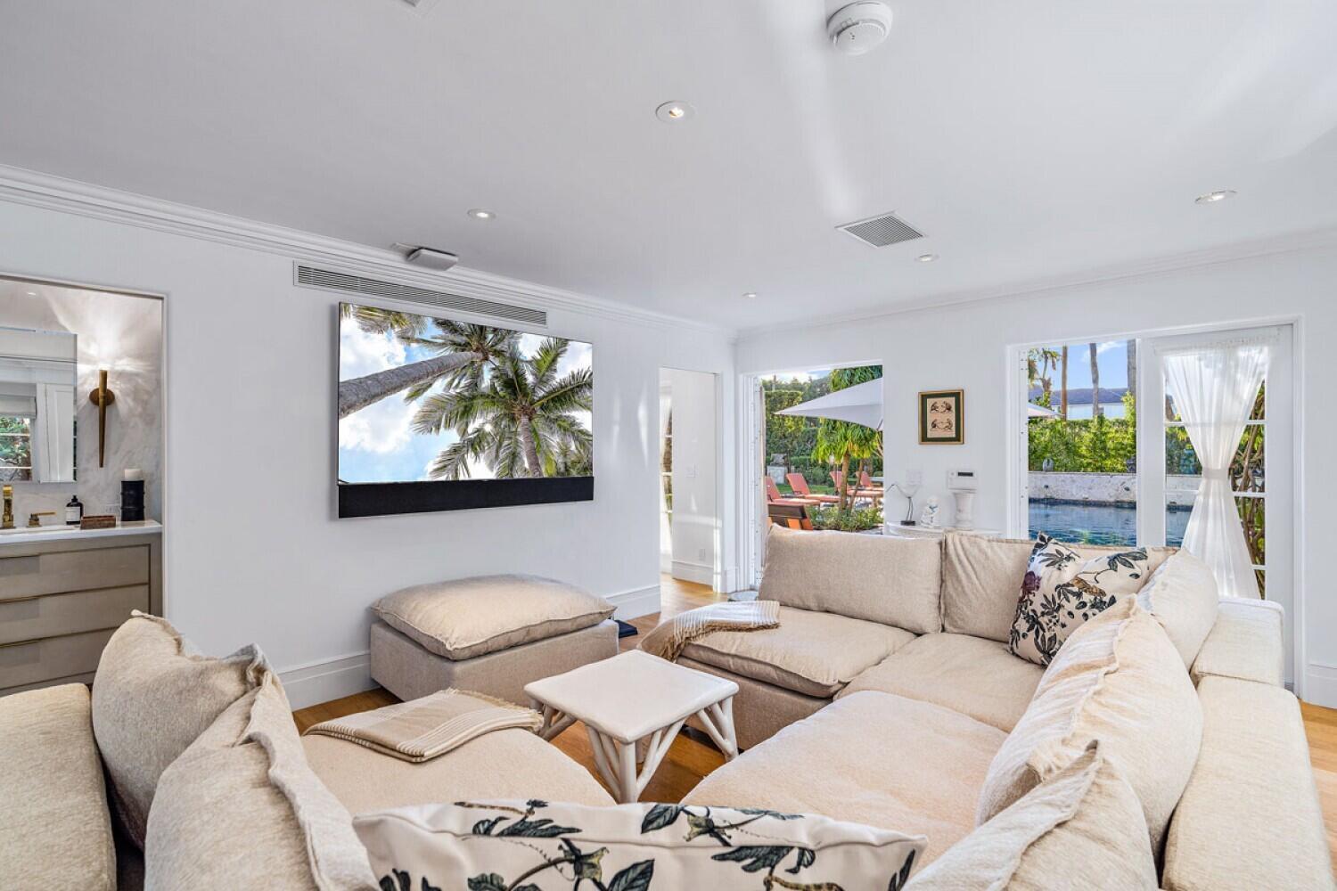 111 Via Del Lago, Palm Beach FL 33480