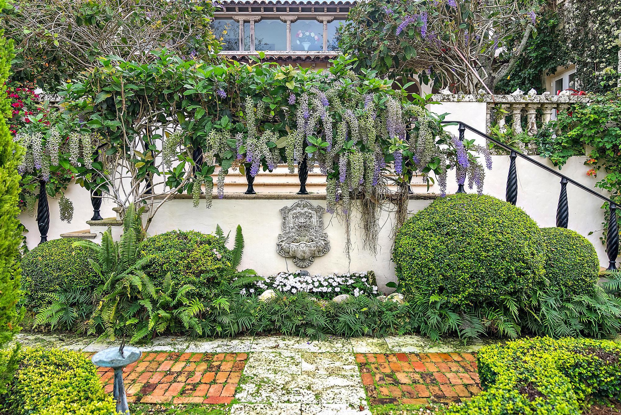111 Via Del Lago, Palm Beach FL 33480