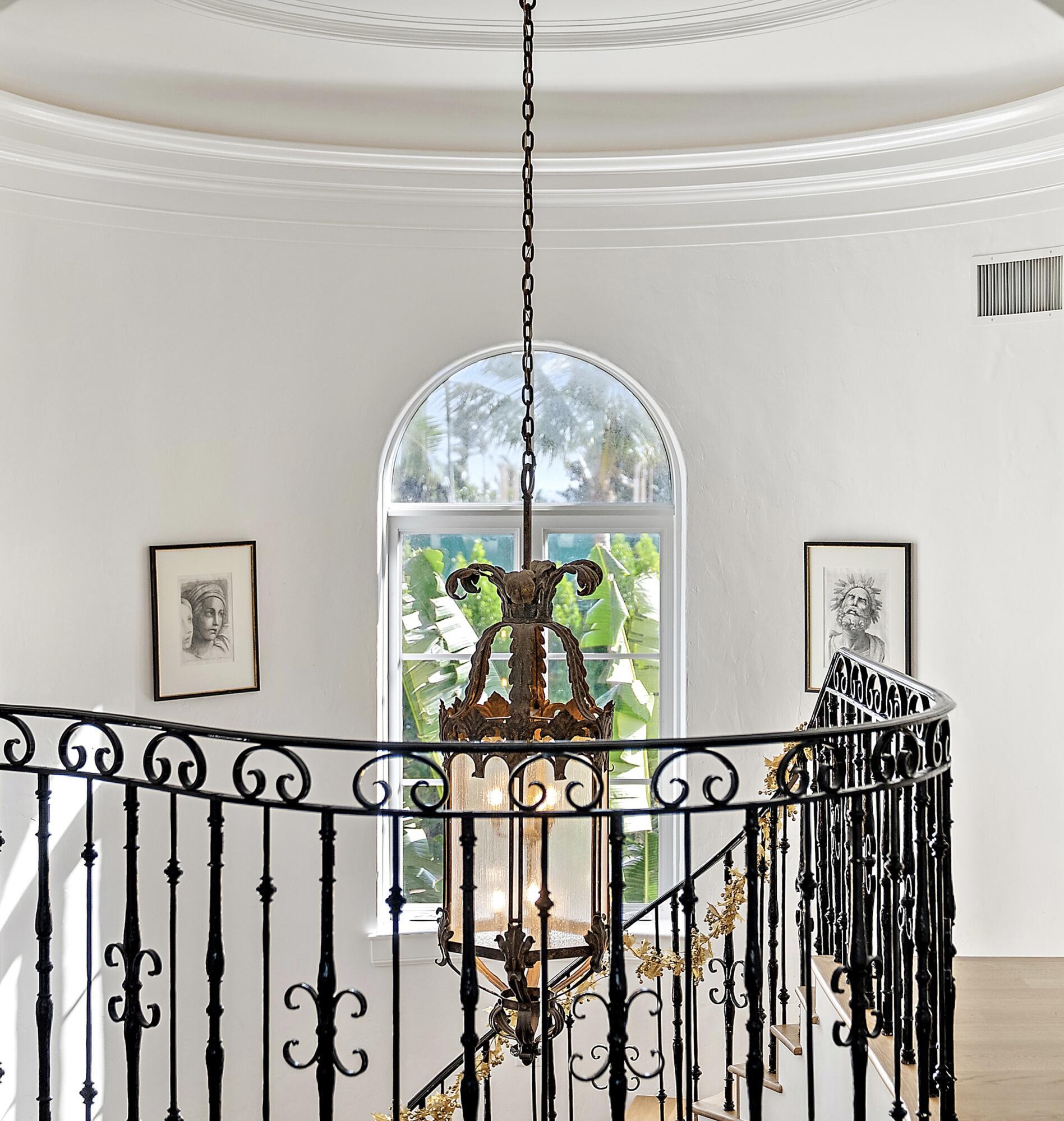 111 Via Del Lago, Palm Beach FL 33480