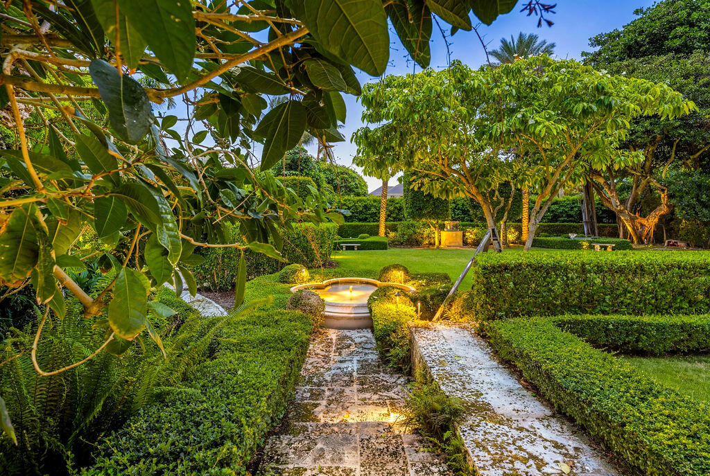 111 Via Del Lago, Palm Beach FL 33480