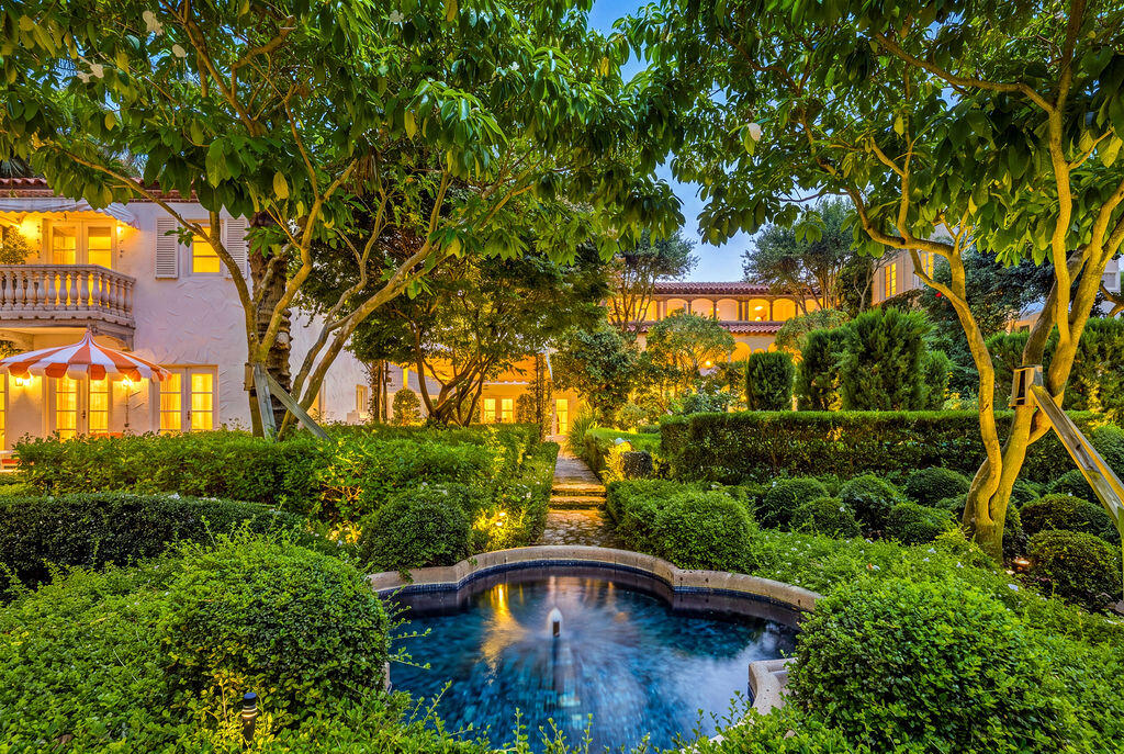 111 Via Del Lago, Palm Beach FL 33480