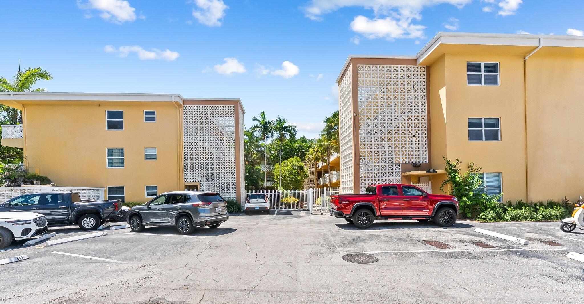 815 Middle River #202, Fort Lauderdale FL 33304