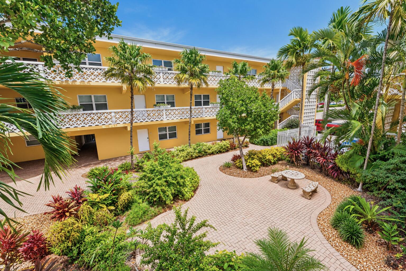 815 Middle River #202, Fort Lauderdale FL 33304