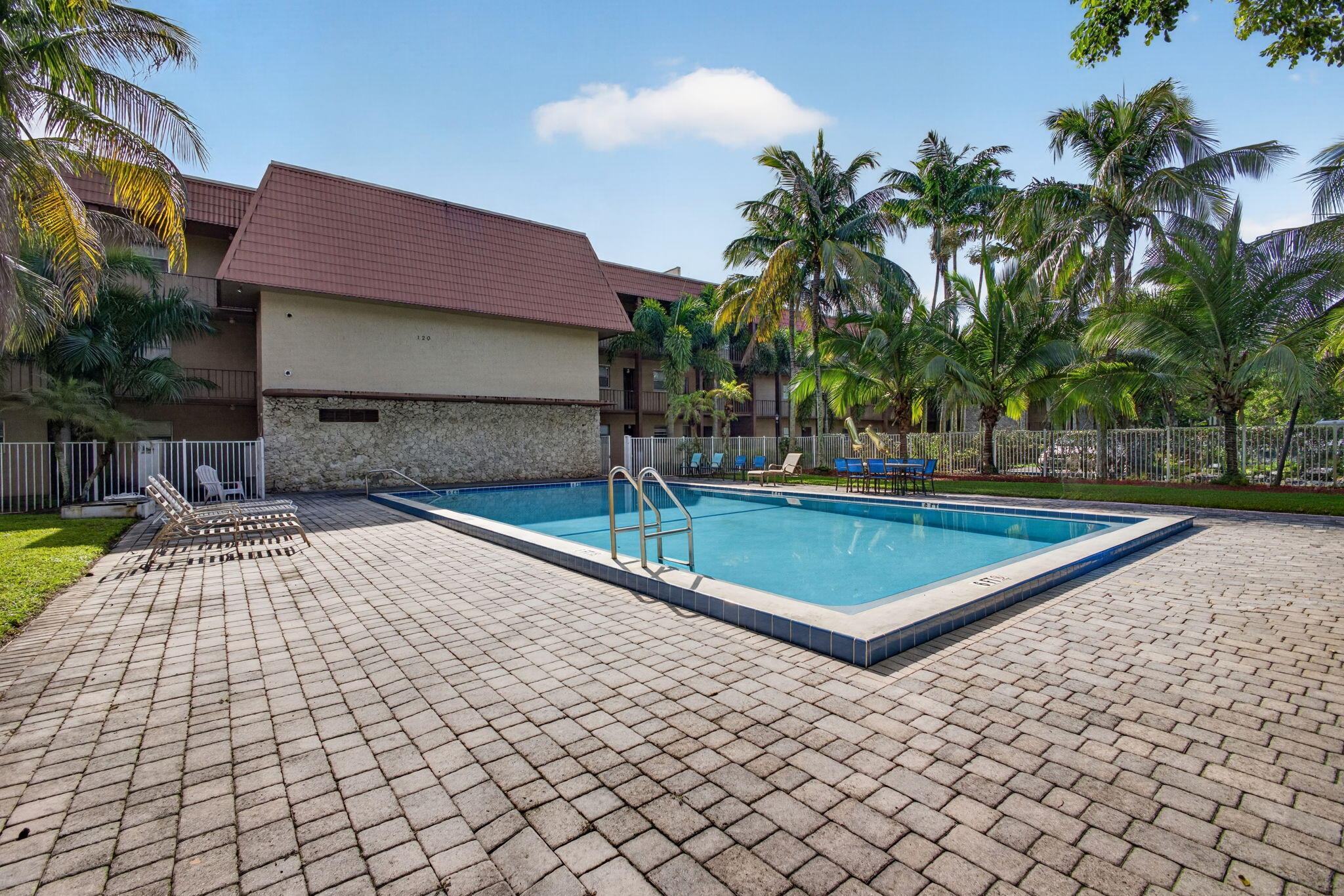 120 Sparrow #304, Royal Palm Beach FL 33411