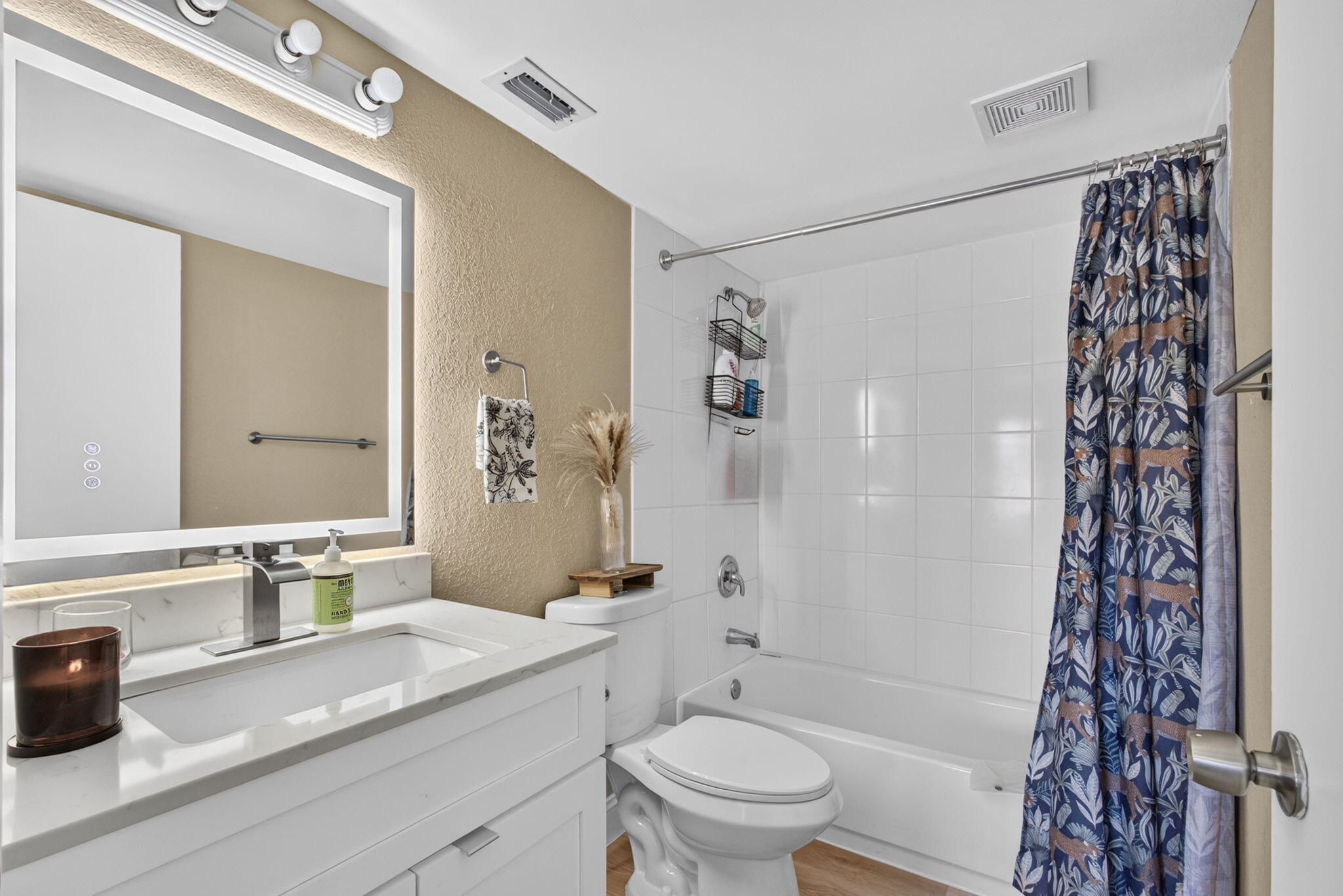 120 Sparrow #304, Royal Palm Beach FL 33411
