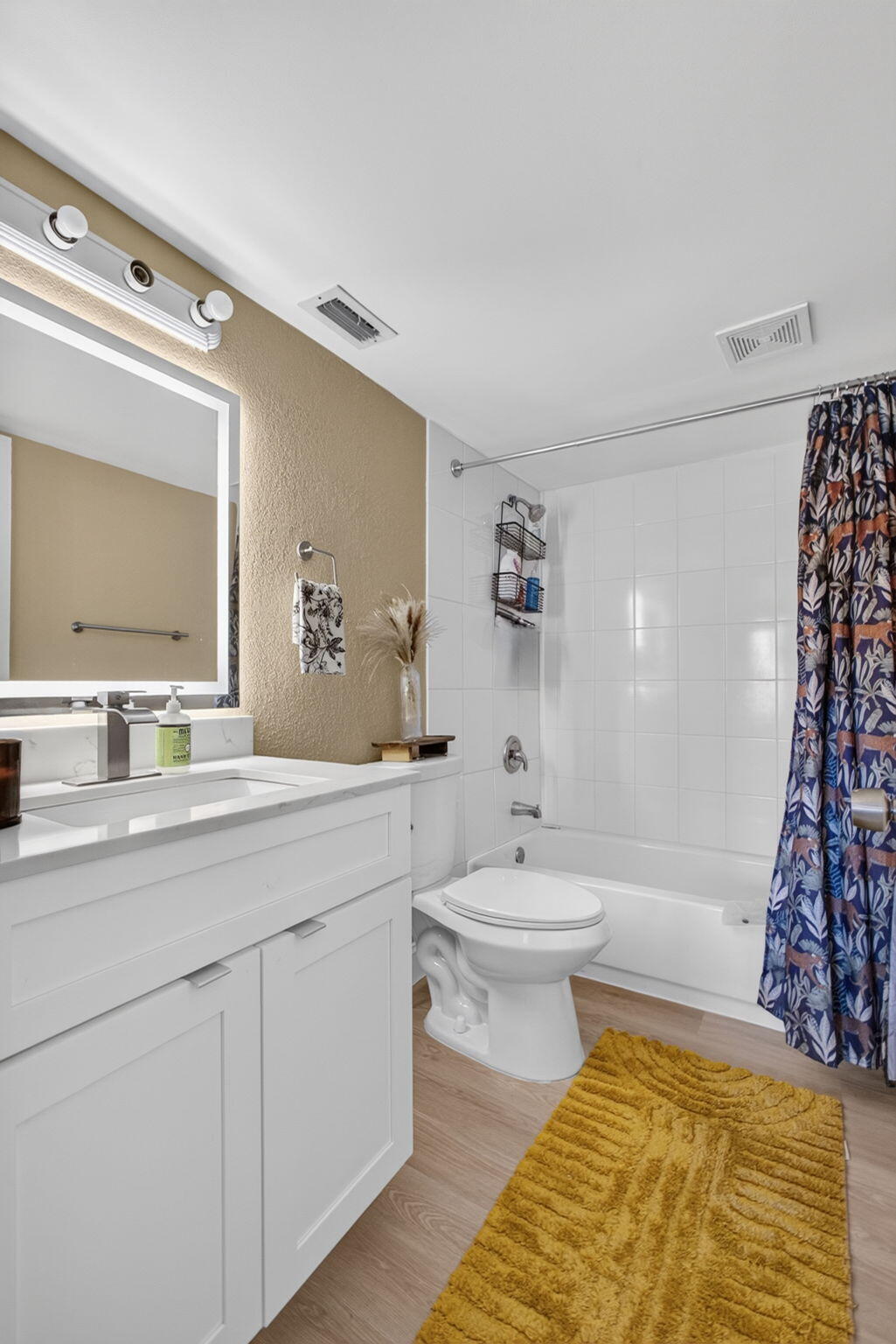 120 Sparrow #304, Royal Palm Beach FL 33411