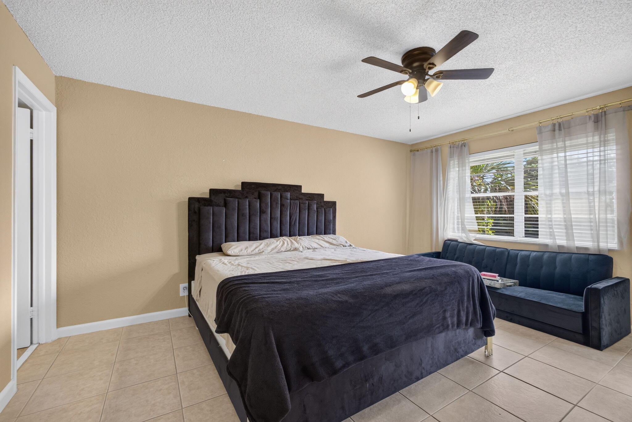 120 Sparrow #304, Royal Palm Beach FL 33411
