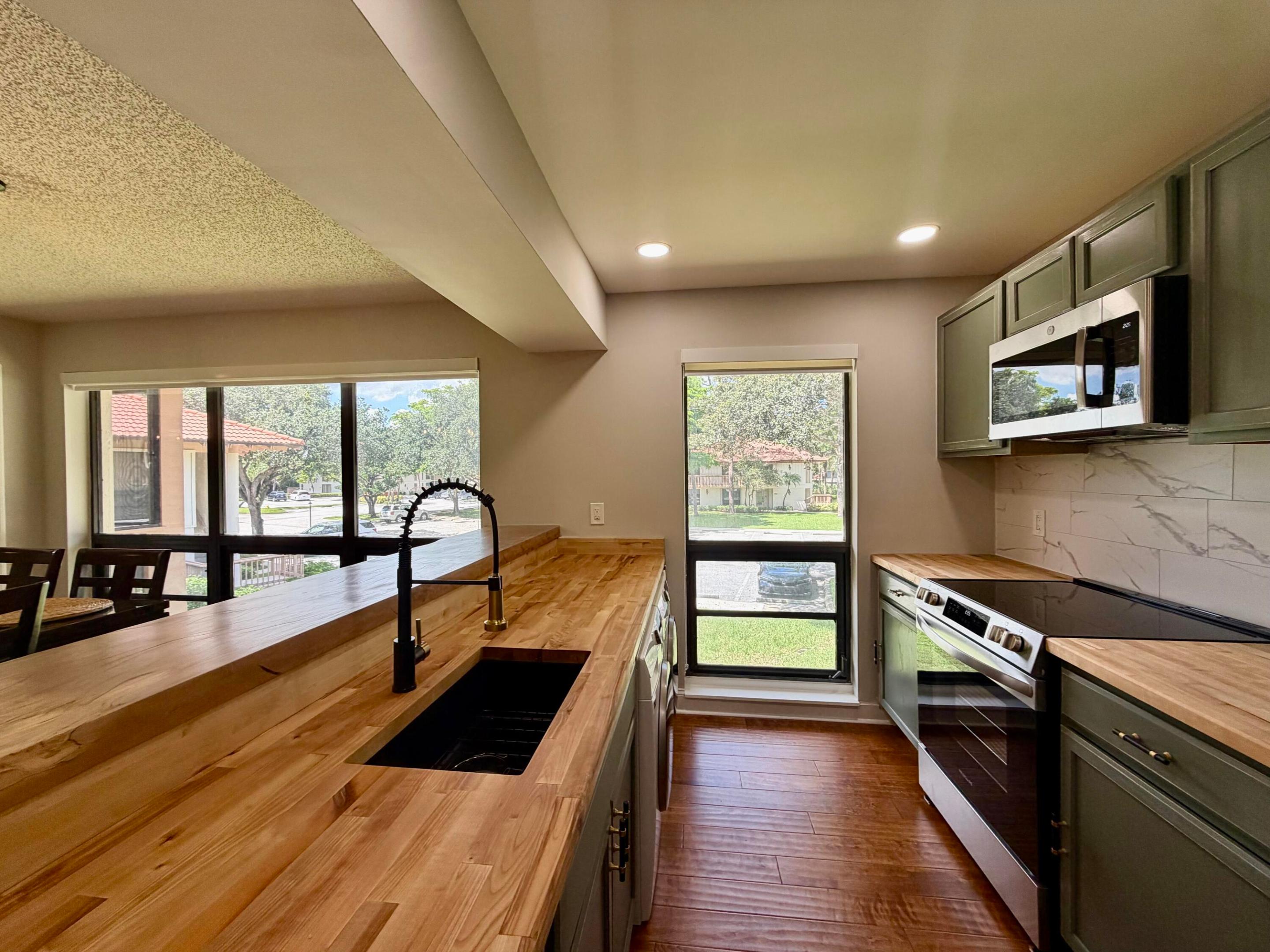 130 Brackenwood, Palm Beach Gardens FL 33418