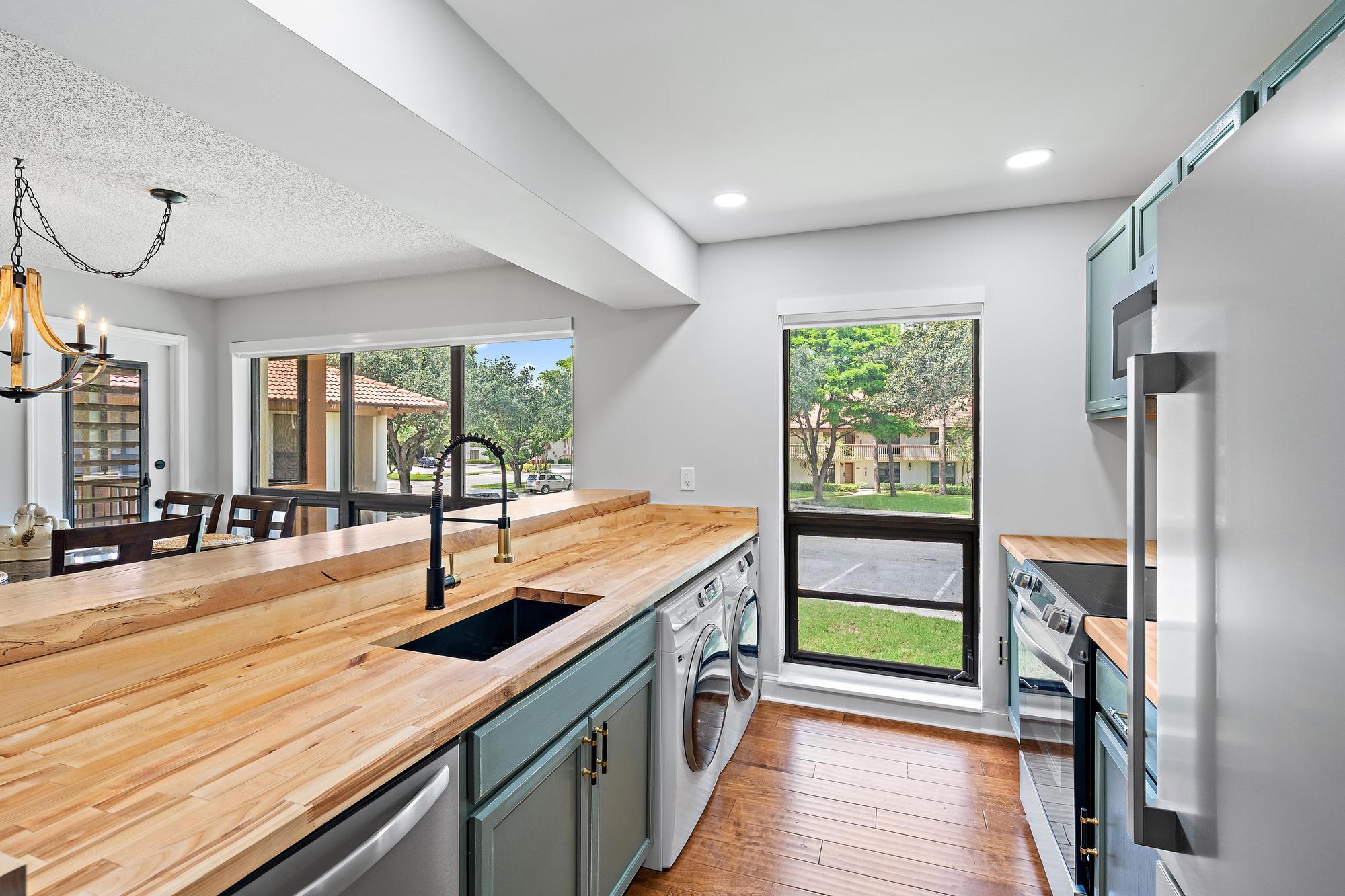 130 Brackenwood, Palm Beach Gardens FL 33418