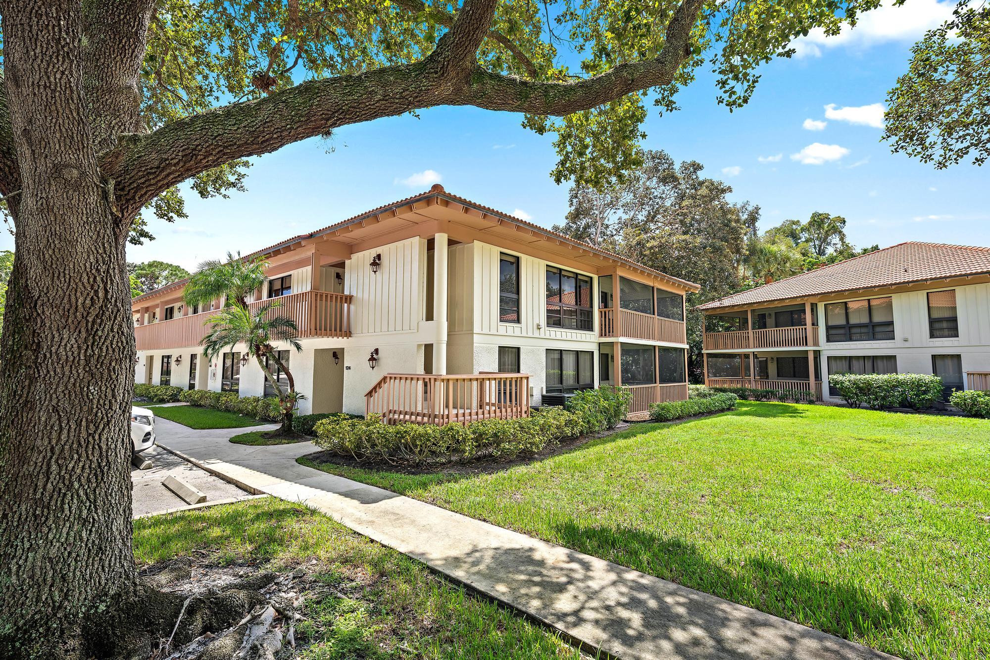 130 Brackenwood, Palm Beach Gardens FL 33418