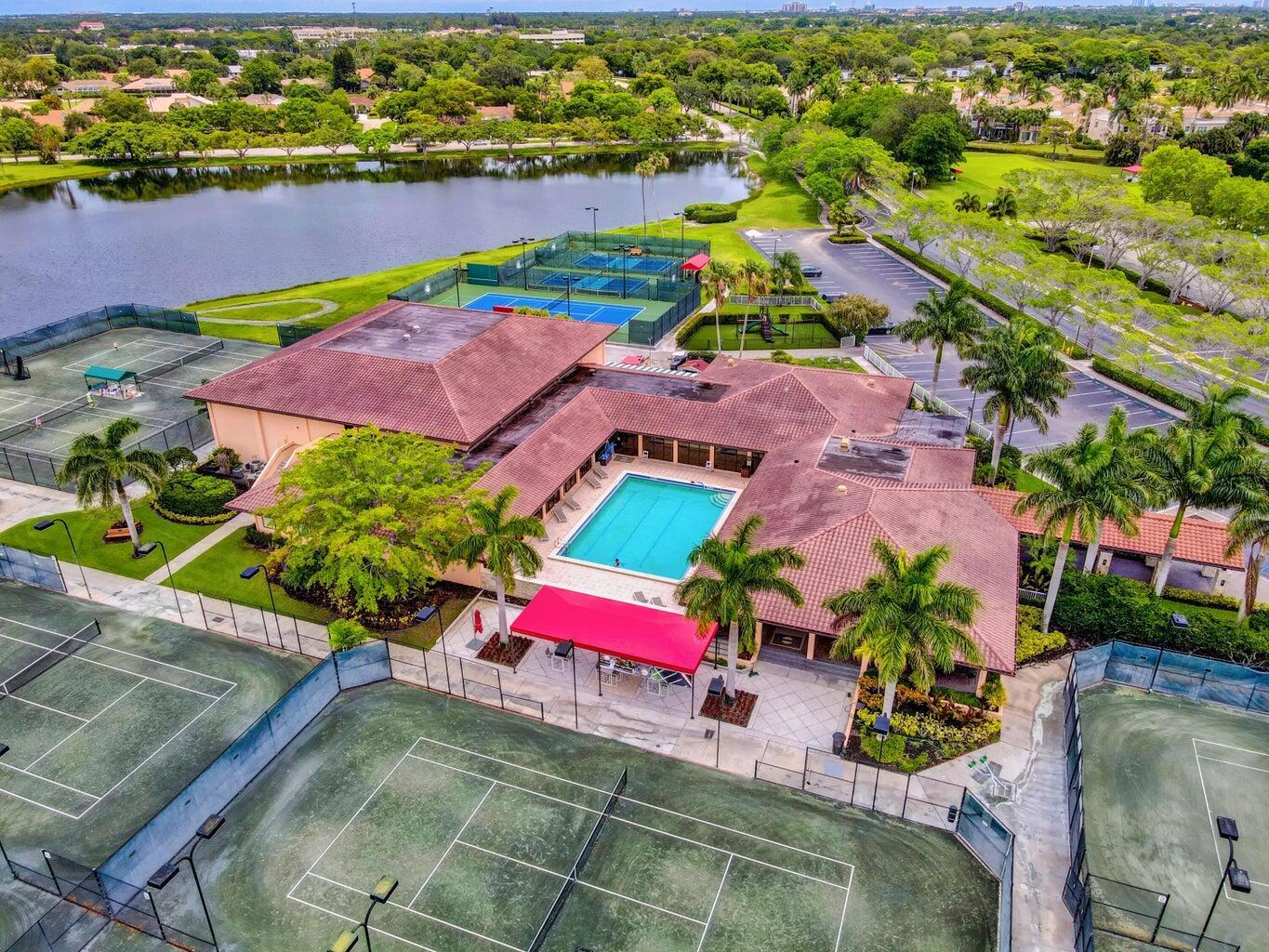 130 Brackenwood, Palm Beach Gardens FL 33418