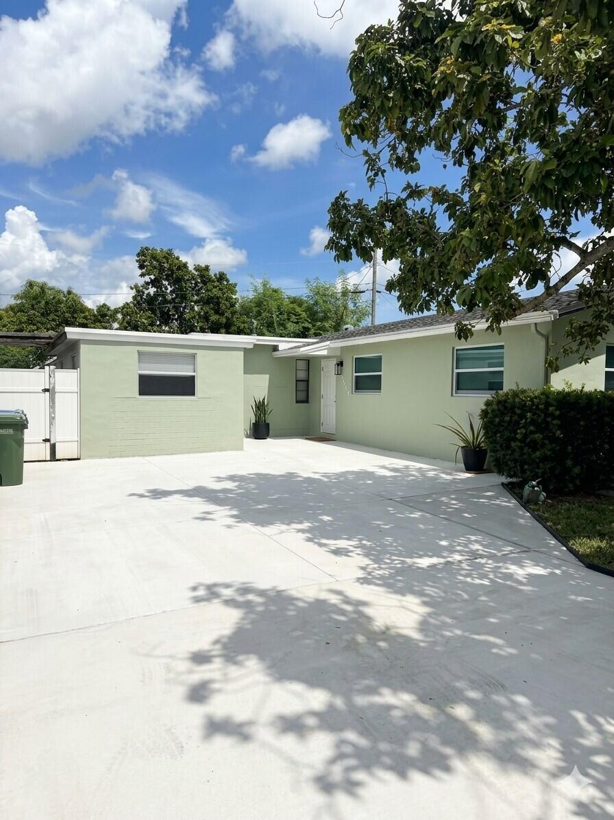6741 NW 8TH, Margate FL 33063