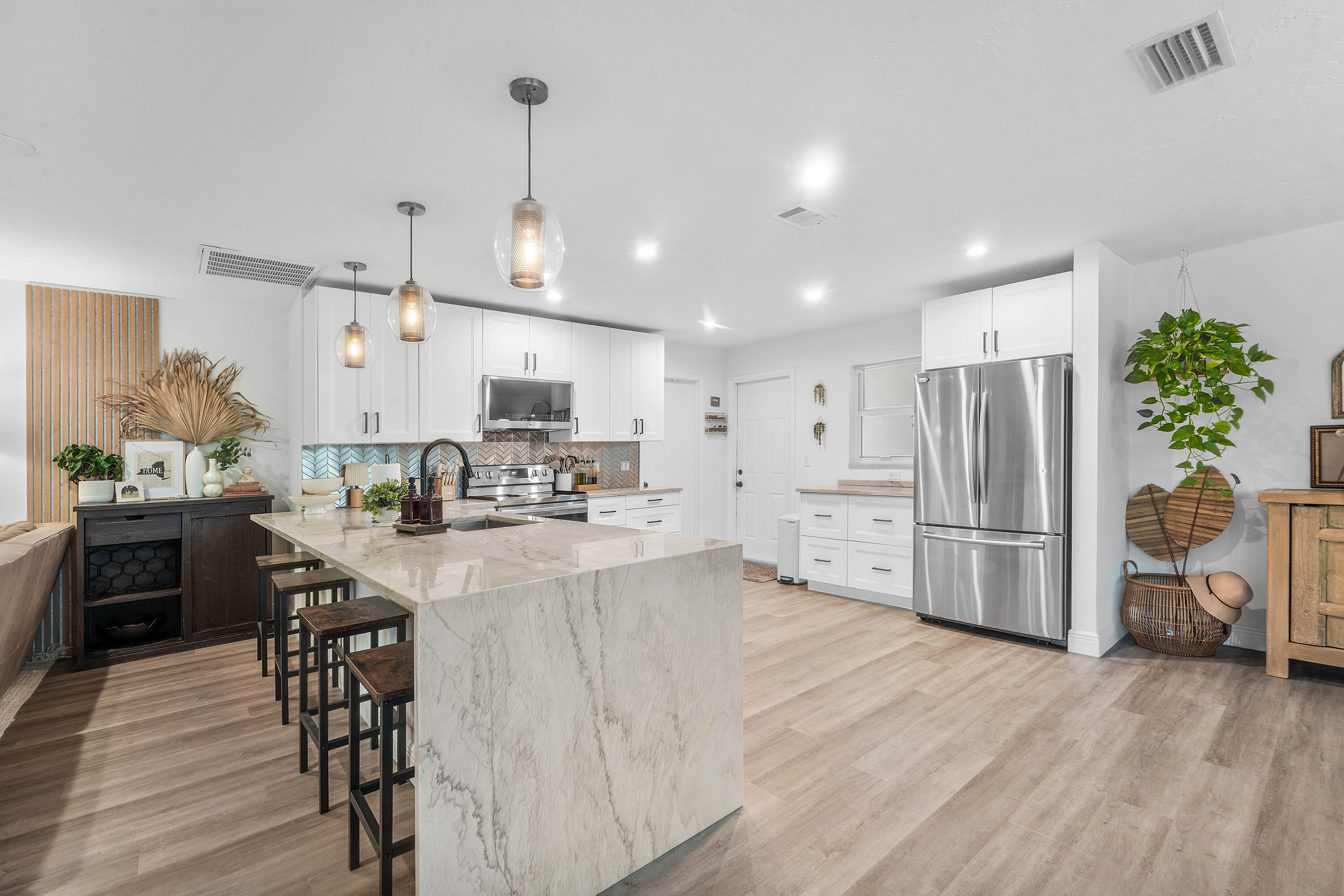 317 DALY, Tequesta FL 33469